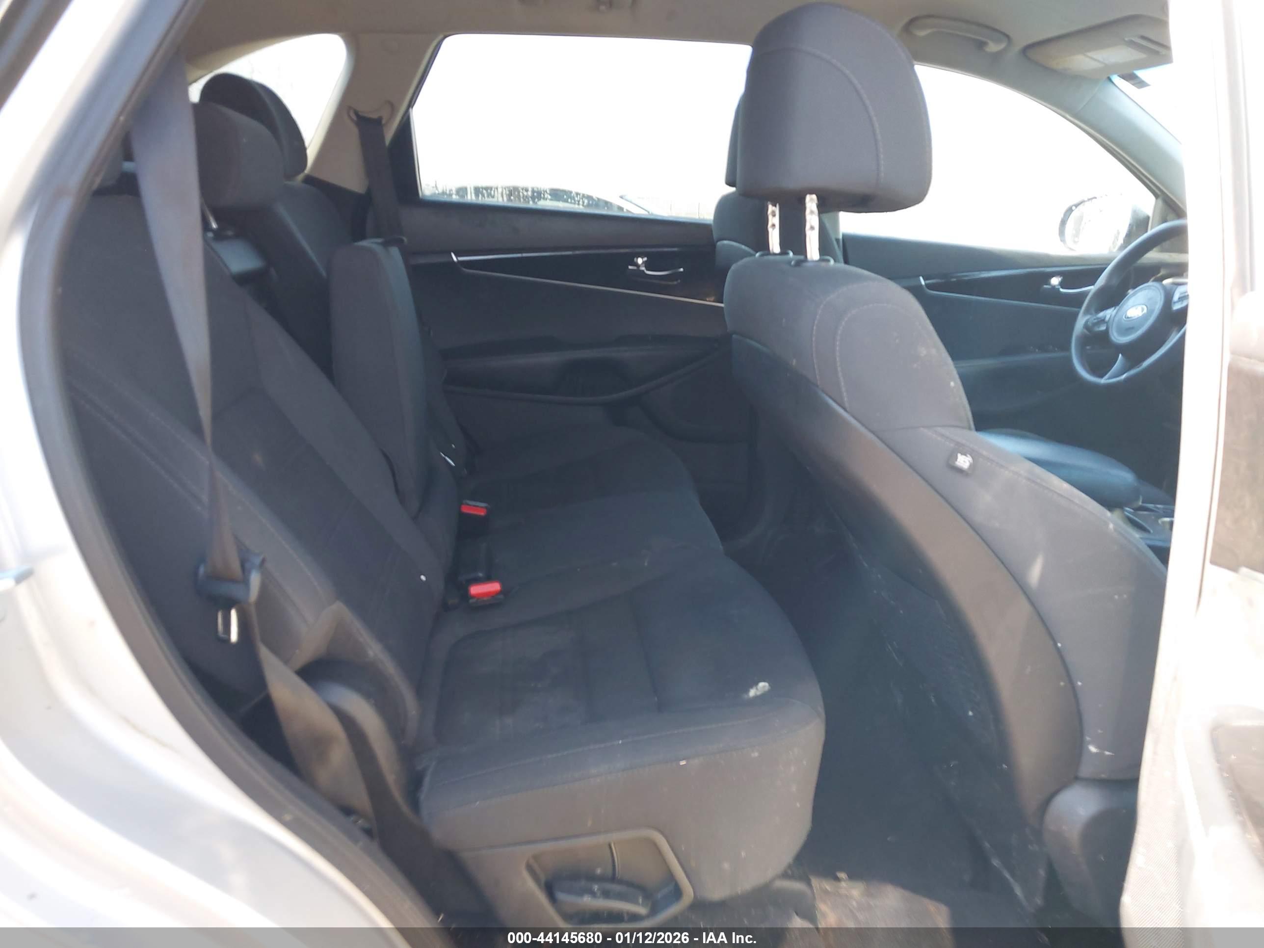 KIA SORENTO image 8