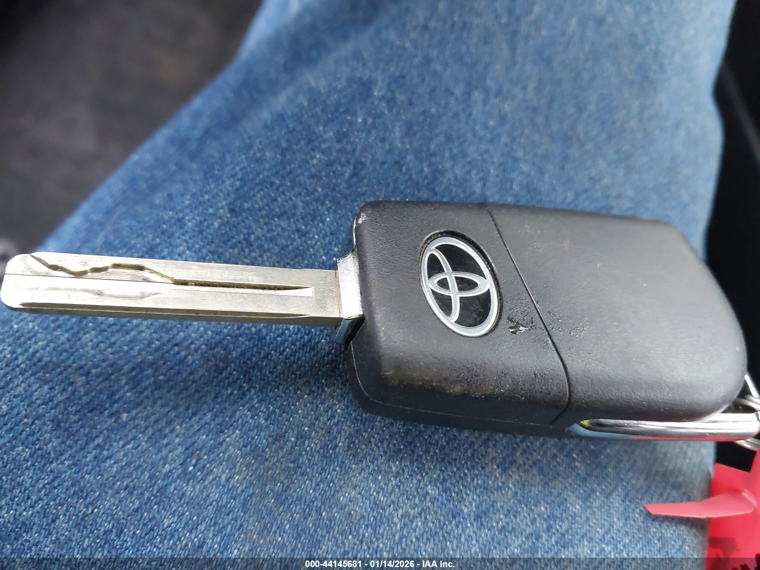 TOYOTA CAMRY image 11
