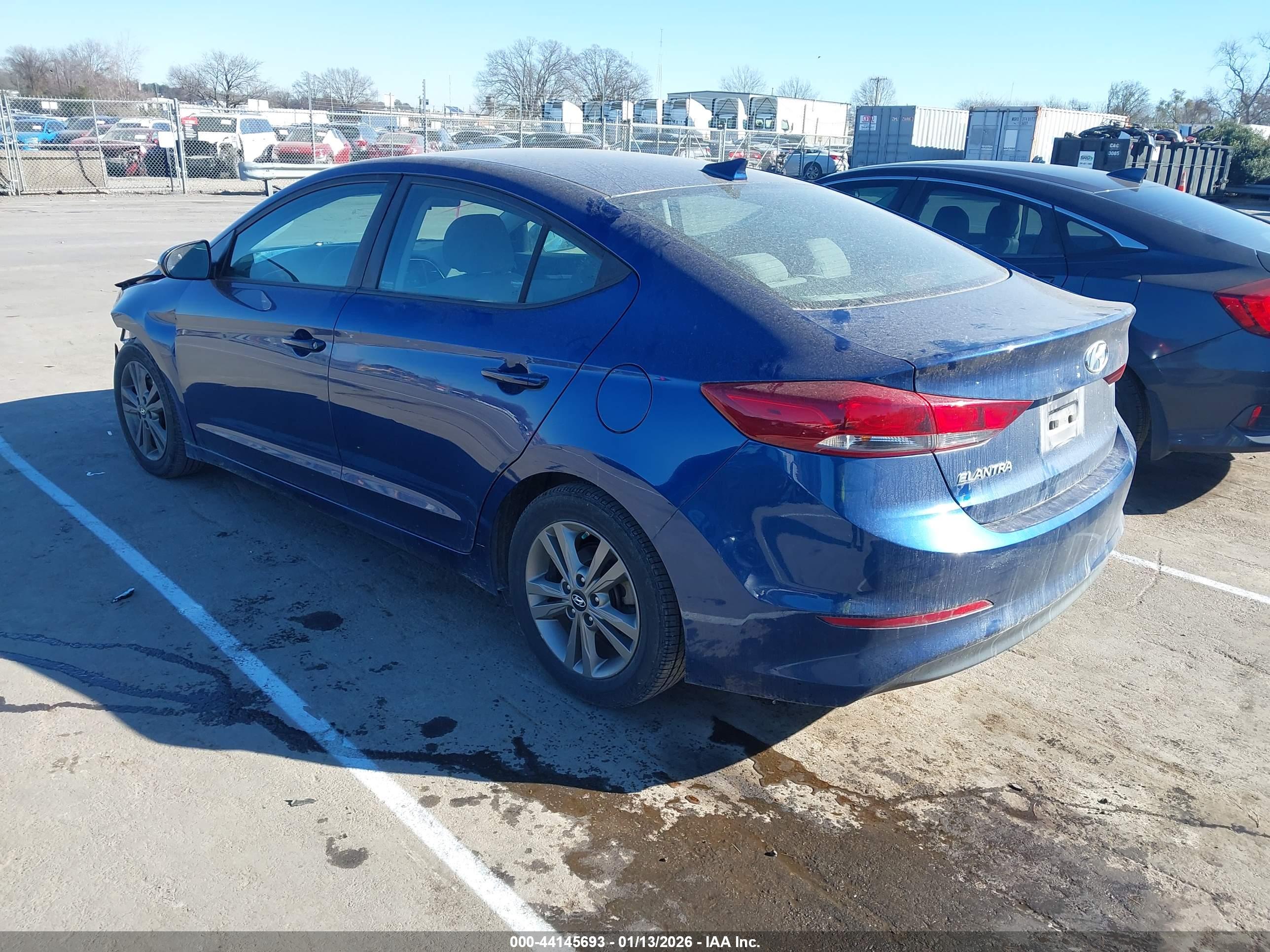 HYUNDAI ELANTRA image 3