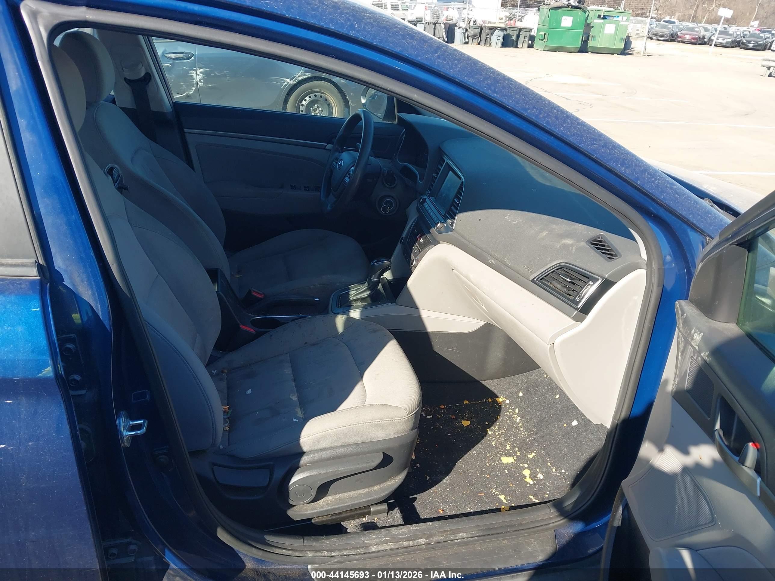 HYUNDAI ELANTRA image 5