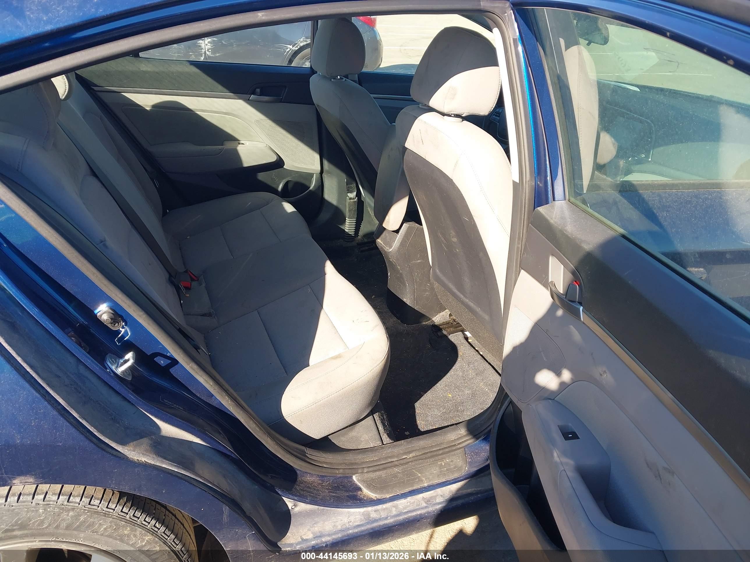HYUNDAI ELANTRA image 8