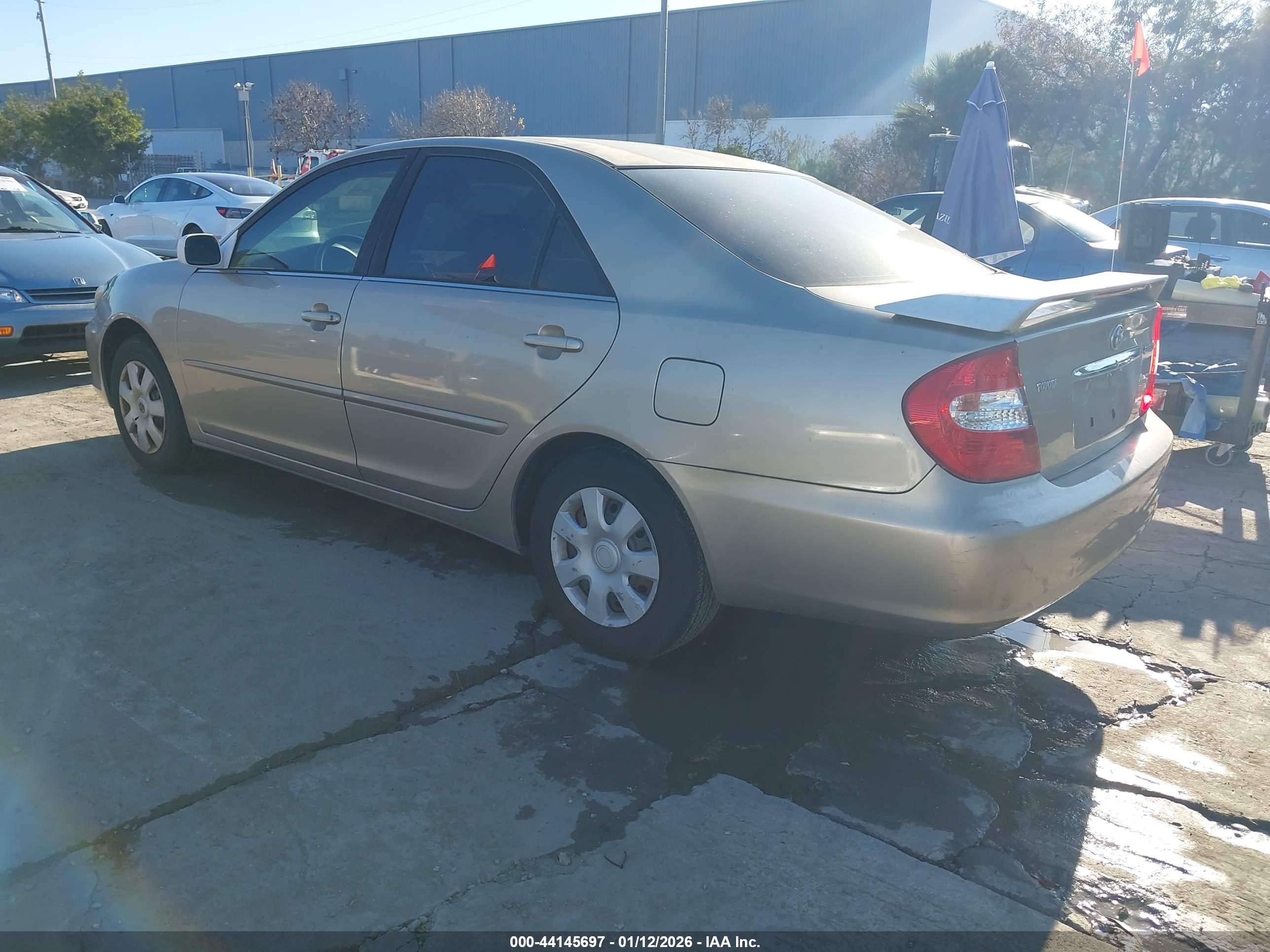 TOYOTA CAMRY image 3
