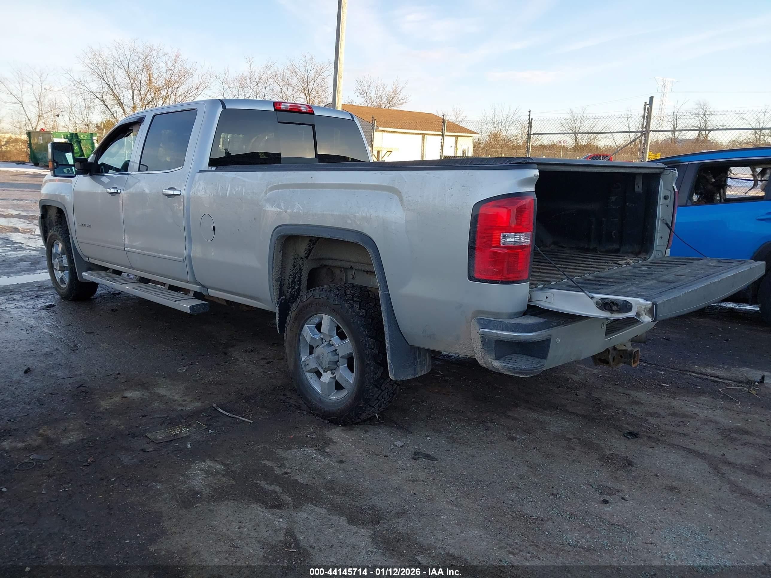 GMC SIERRA image 3