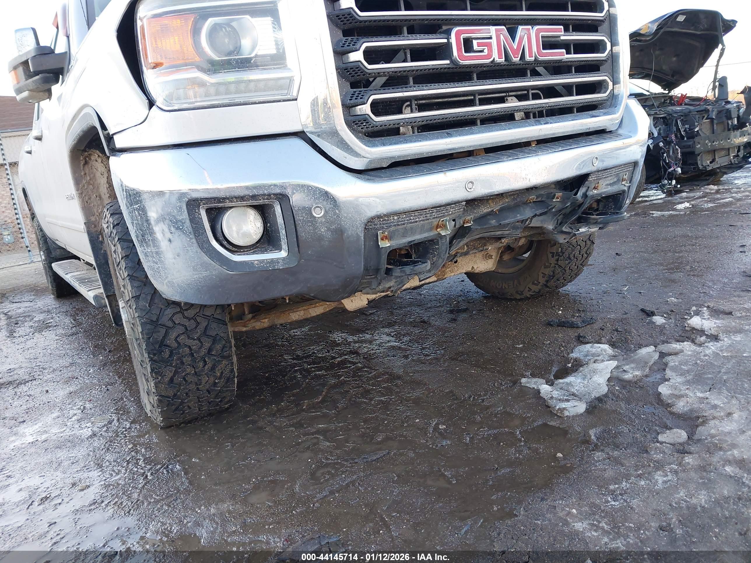 GMC SIERRA image 6