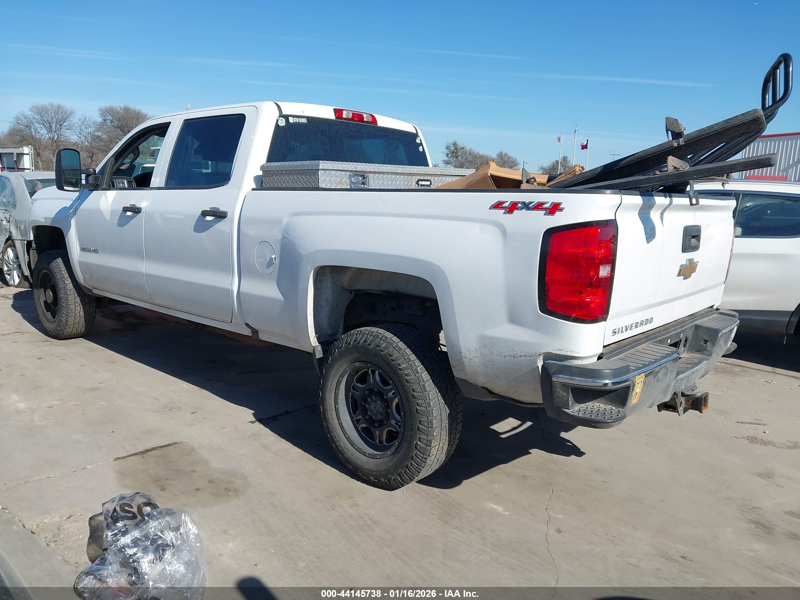 CHEVROLET SILVERADO image 3