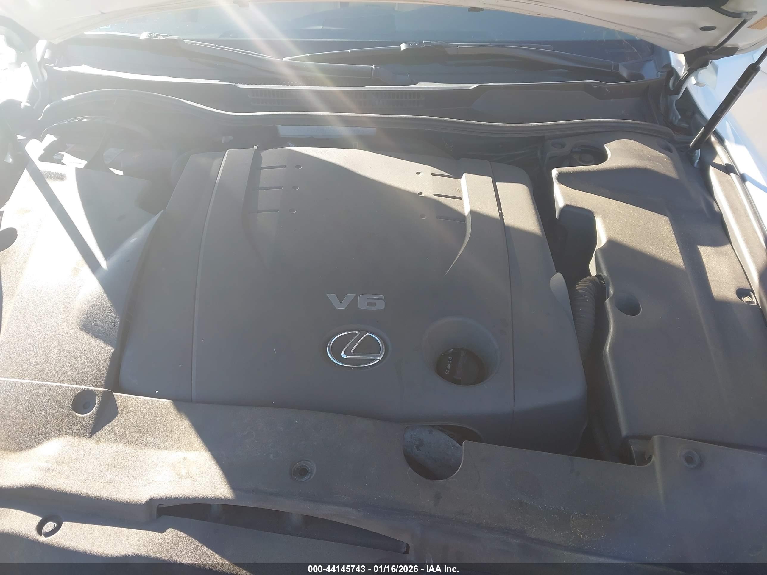 LEXUS IS image 10