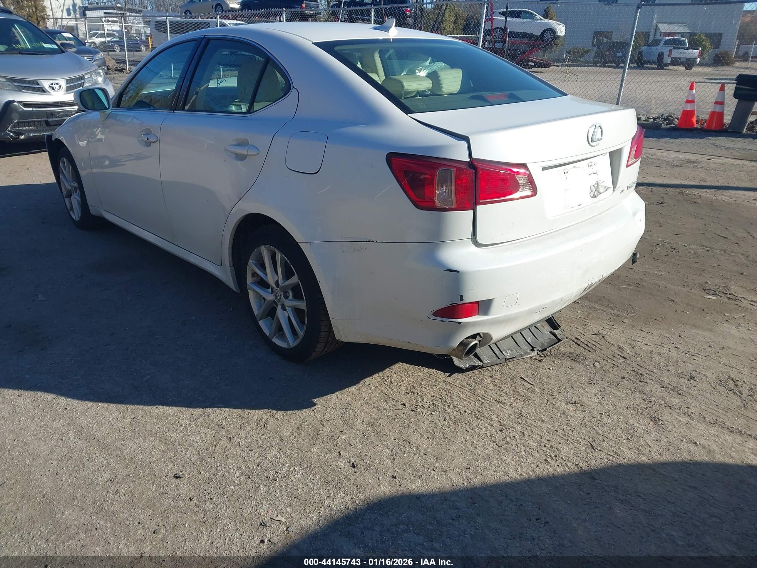 LEXUS IS image 3