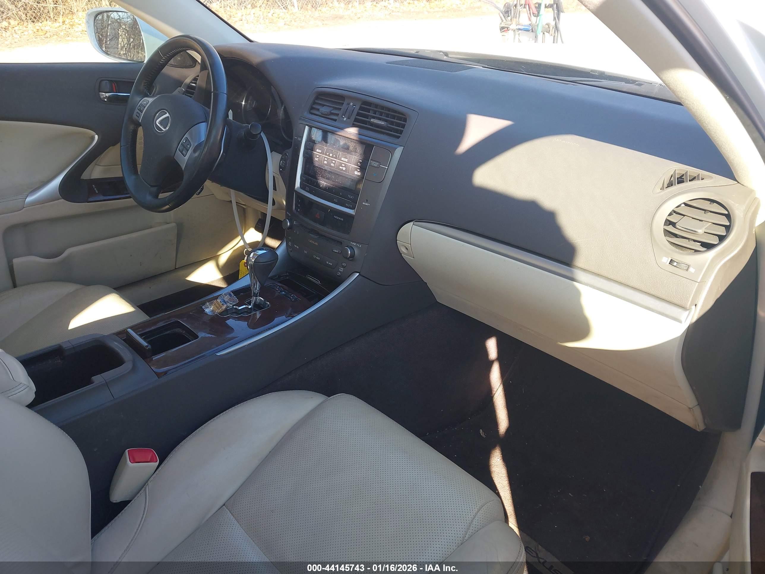 LEXUS IS image 5