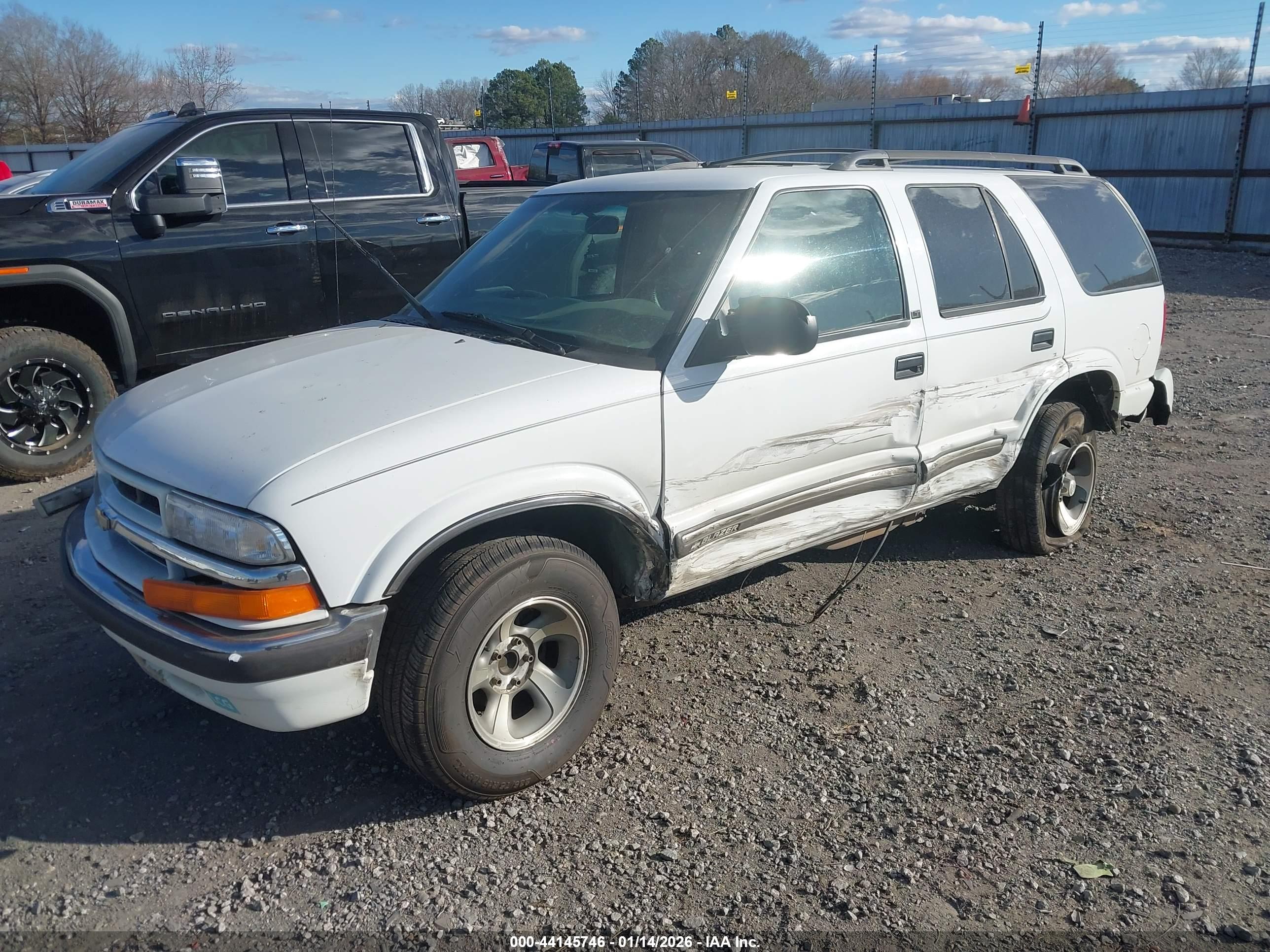 CHEVROLET BLAZER image 2