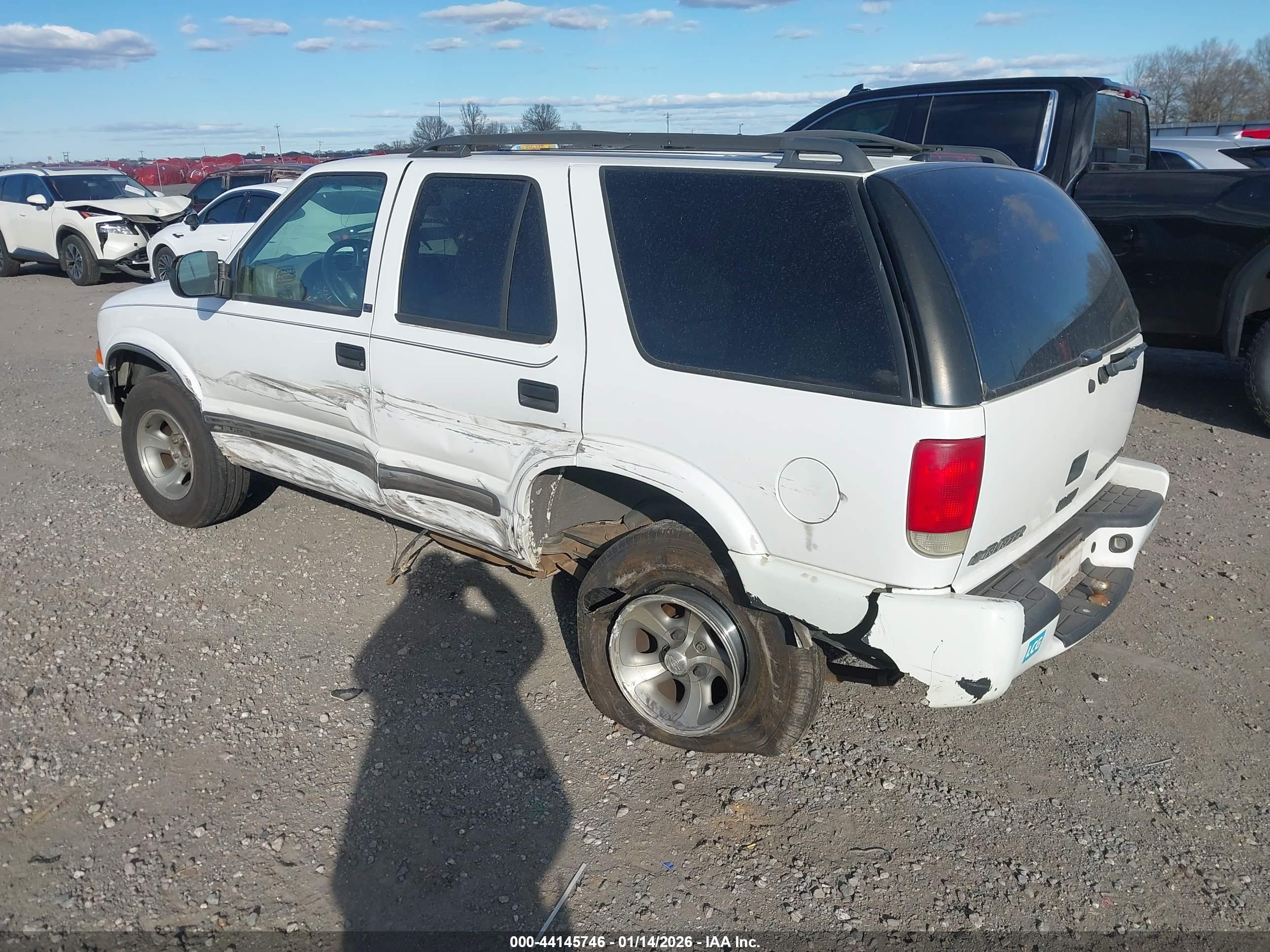 CHEVROLET BLAZER image 3