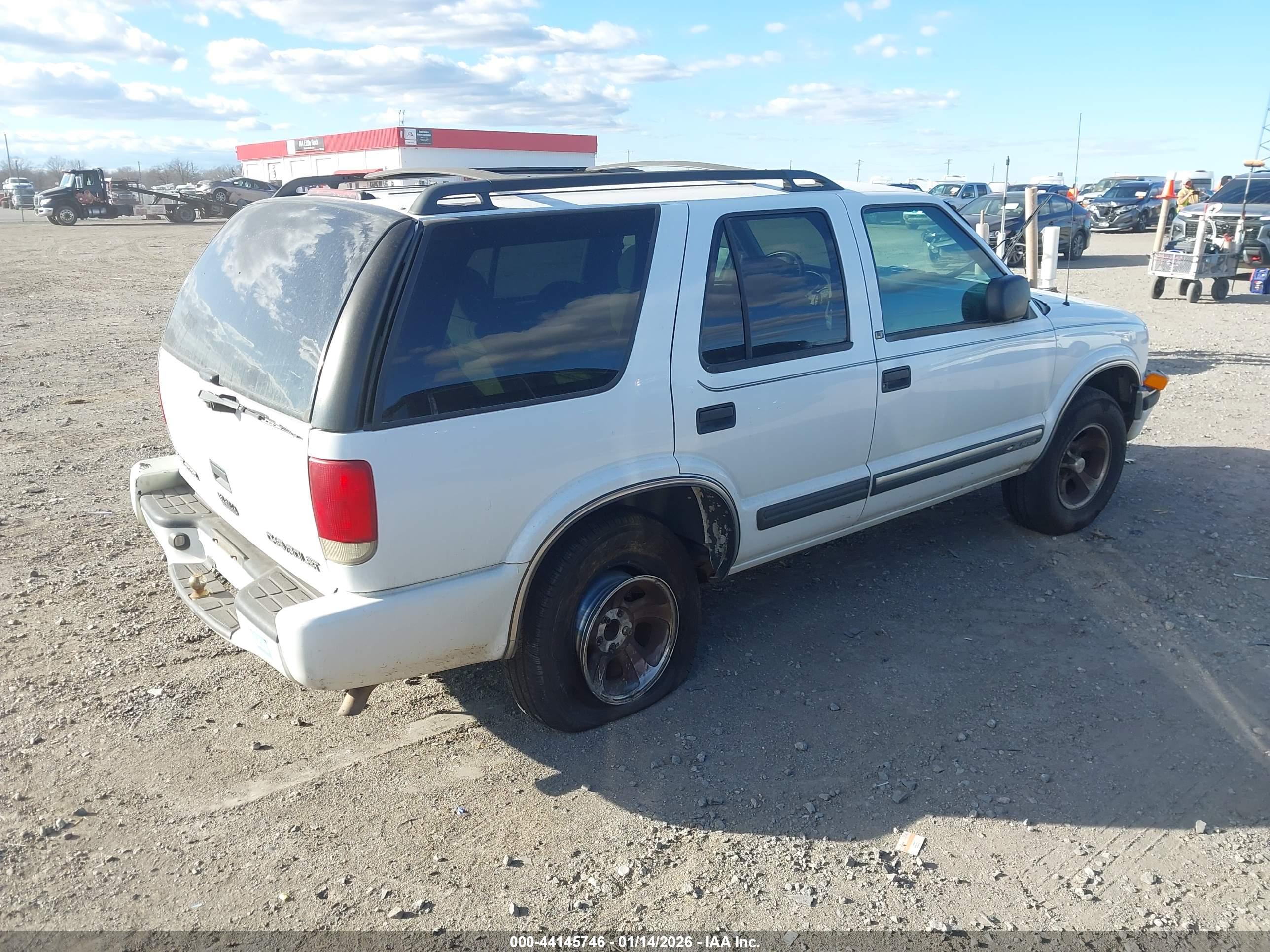 CHEVROLET BLAZER image 4