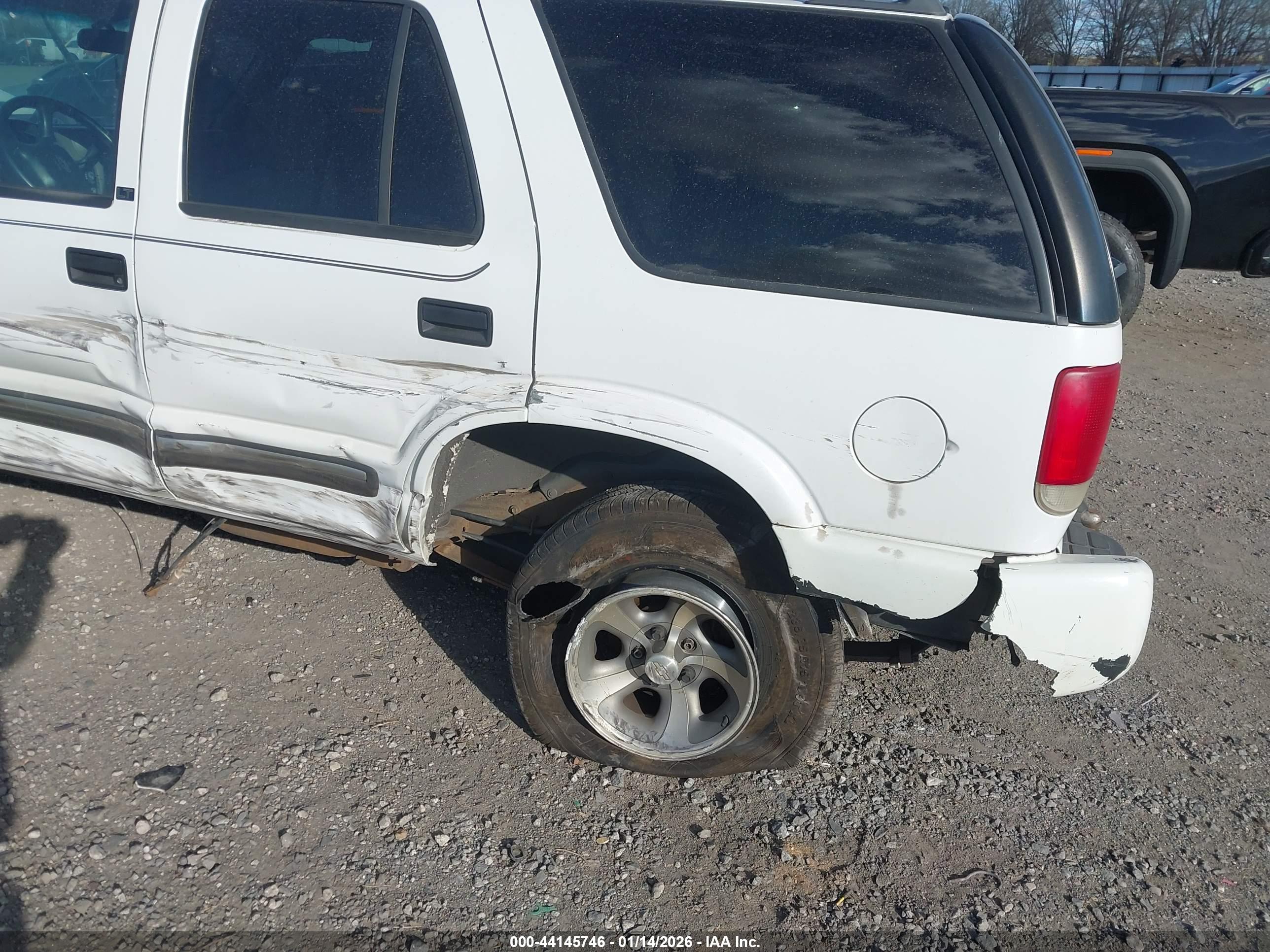 CHEVROLET BLAZER image 6