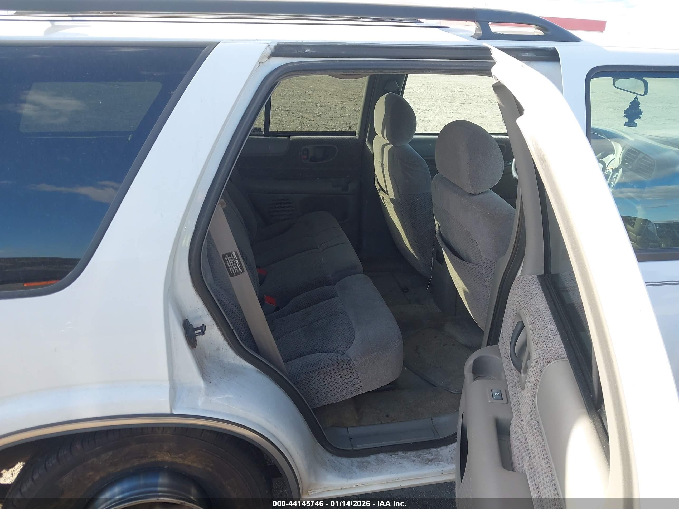 CHEVROLET BLAZER image 8