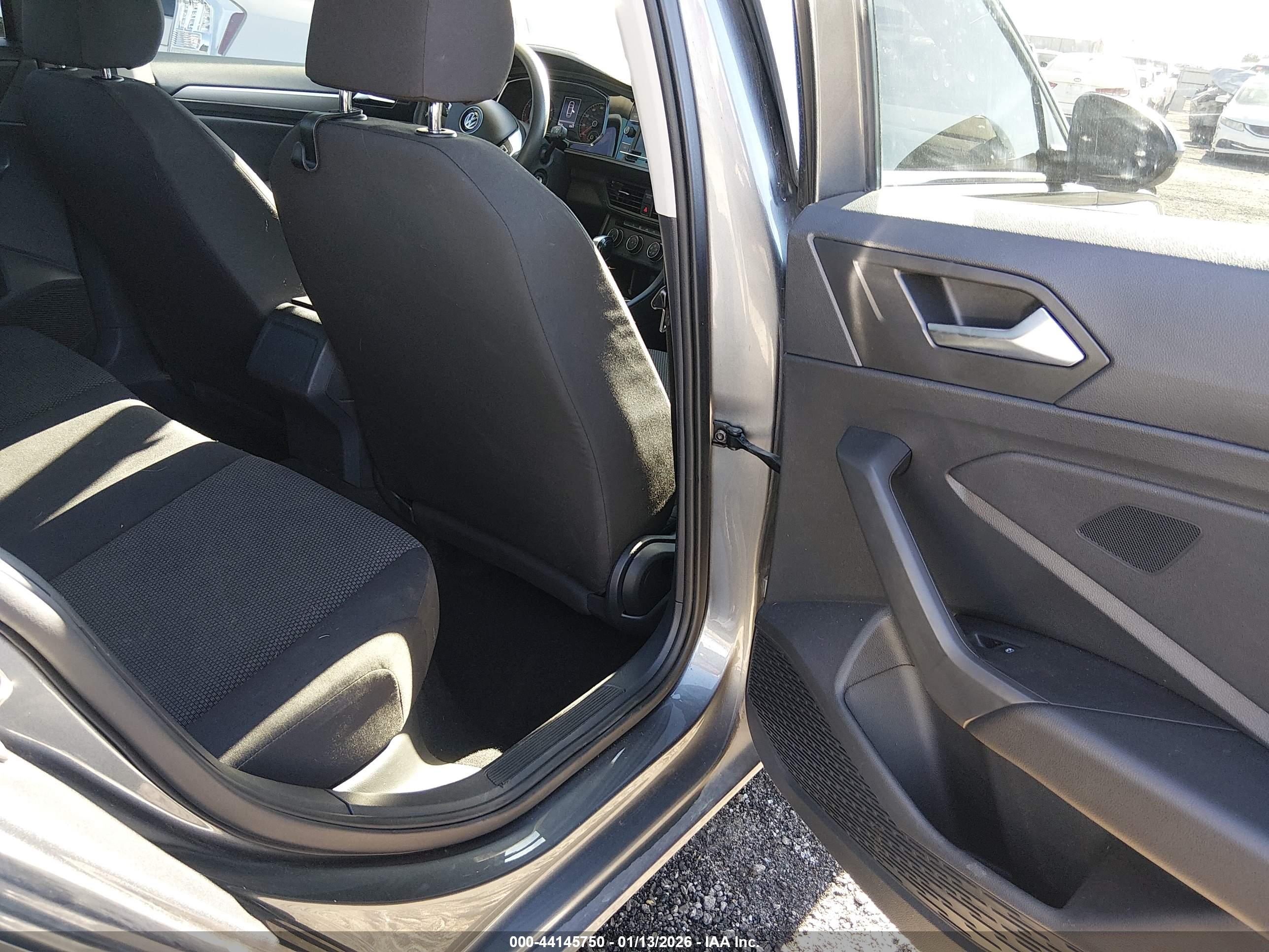 VOLKSWAGEN JETTA image 8