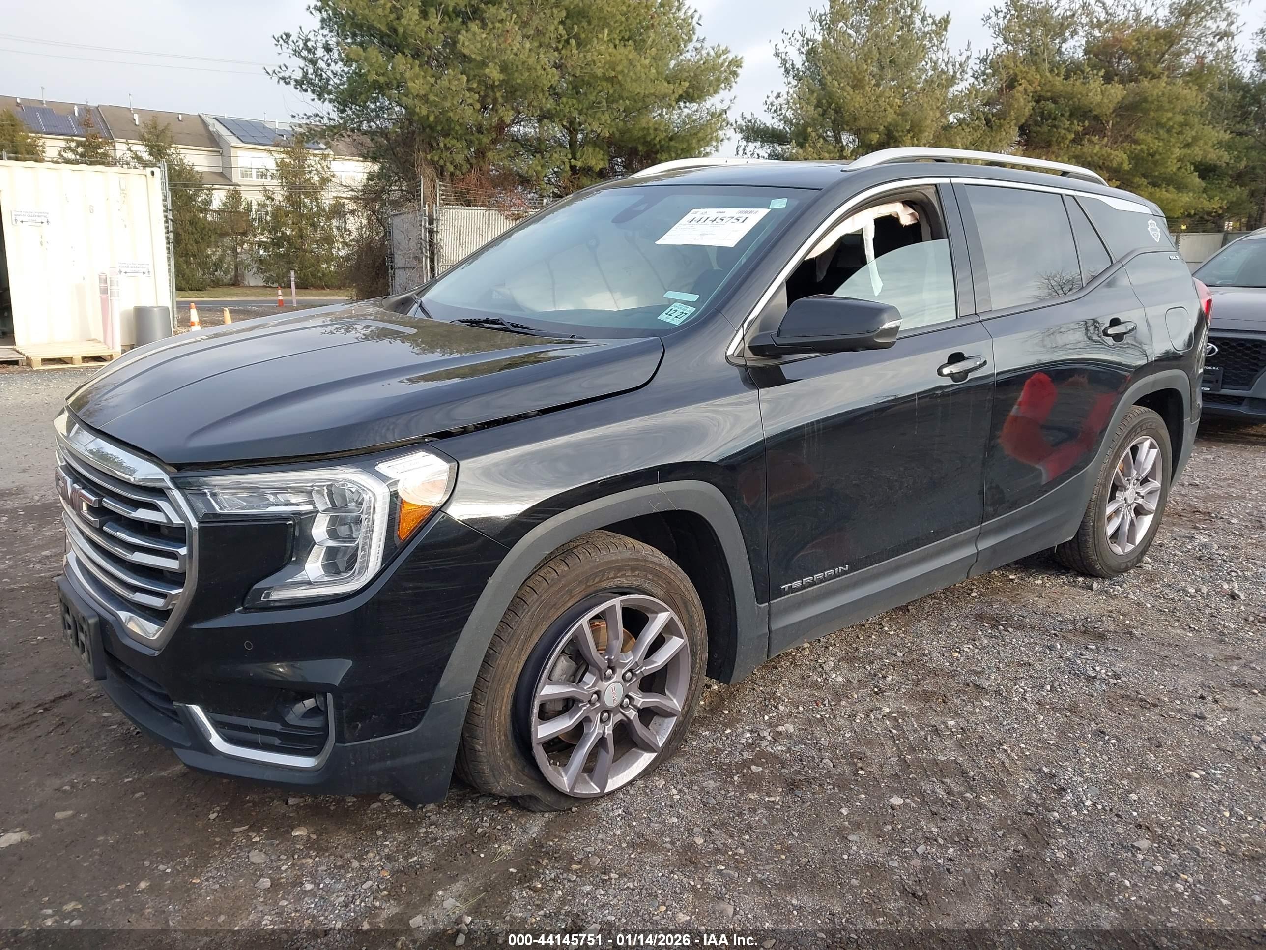 GMC TERRAIN image 2