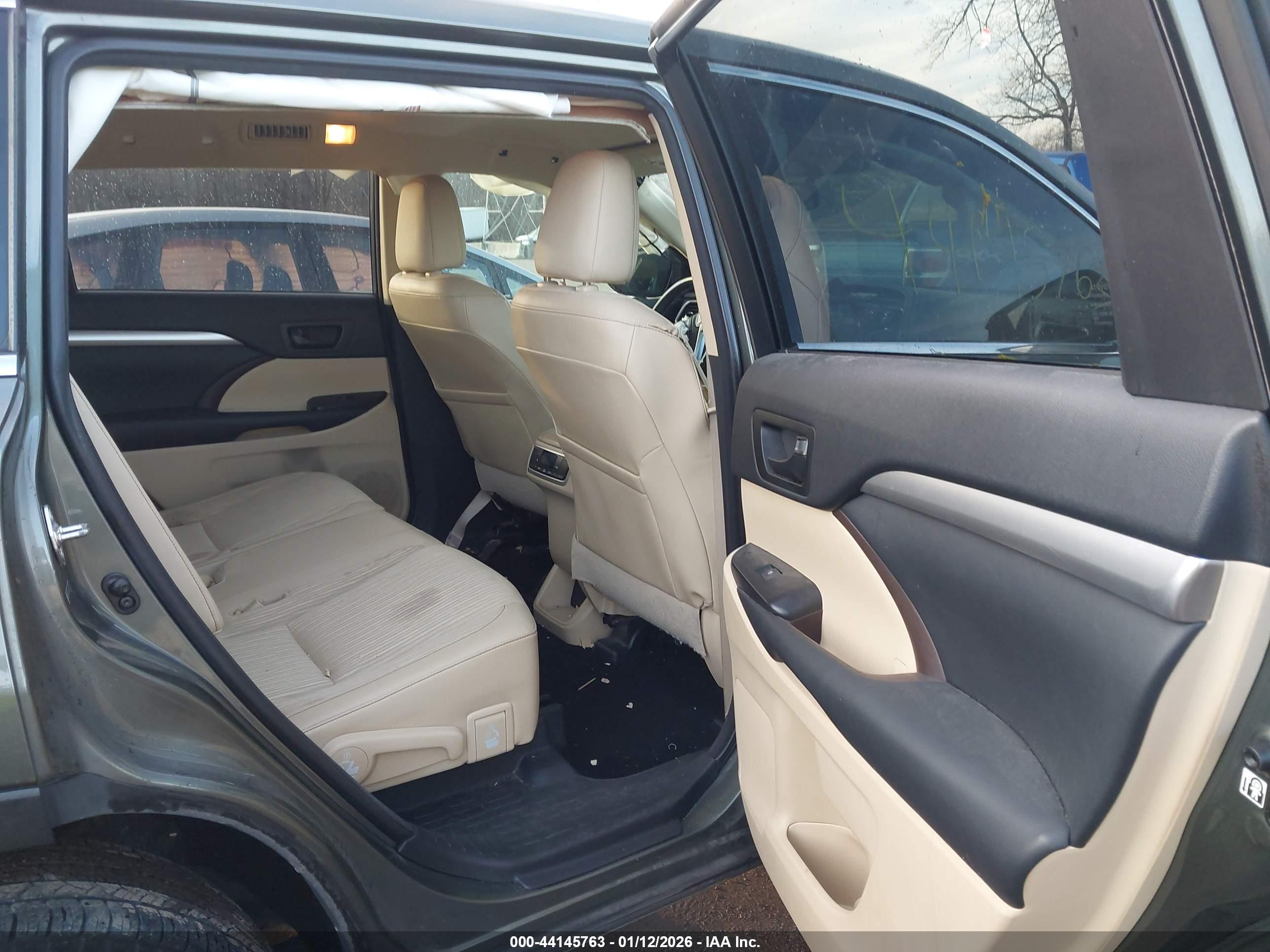 TOYOTA HIGHLANDER image 8