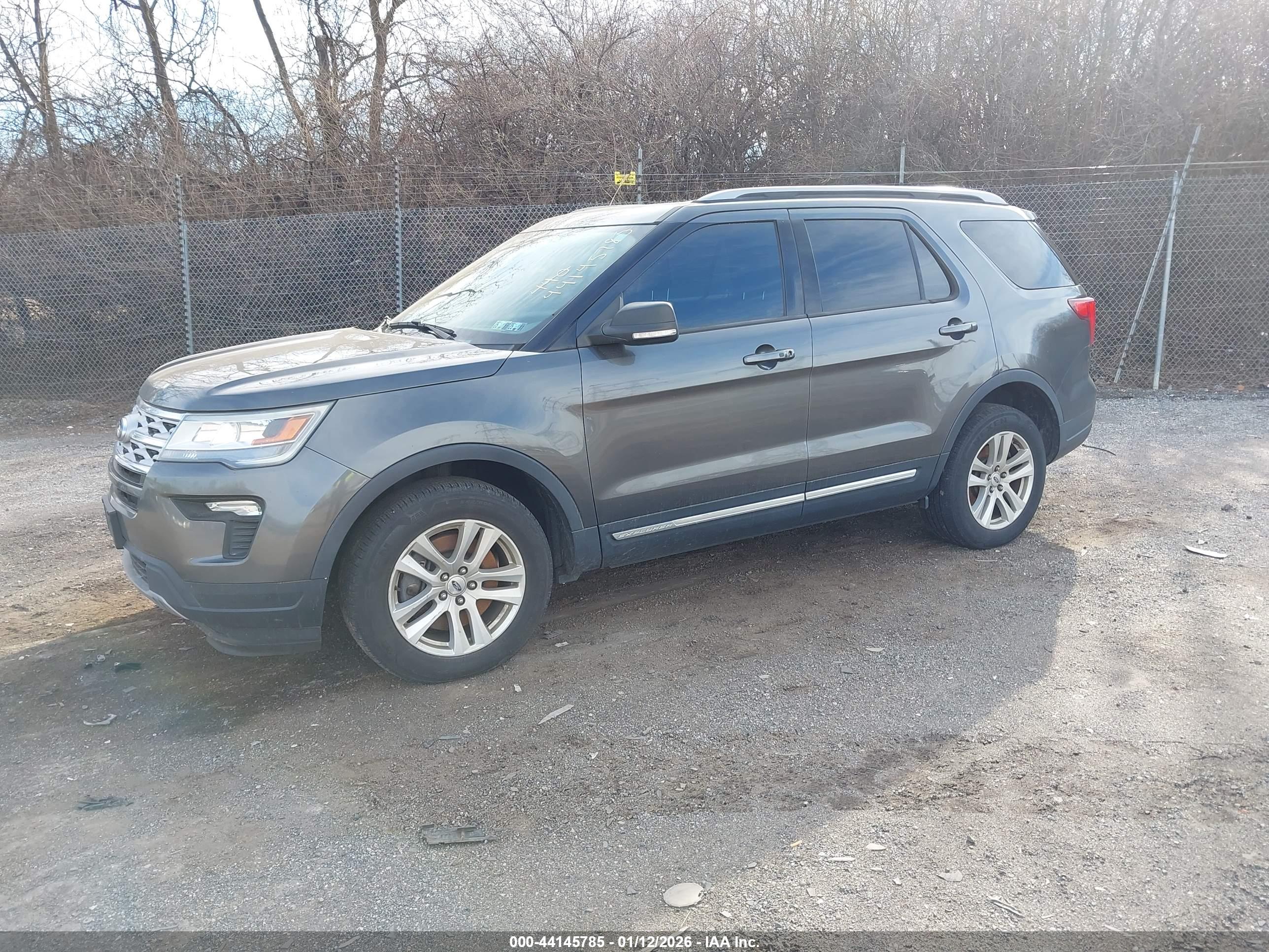 FORD EXPLORER image 2