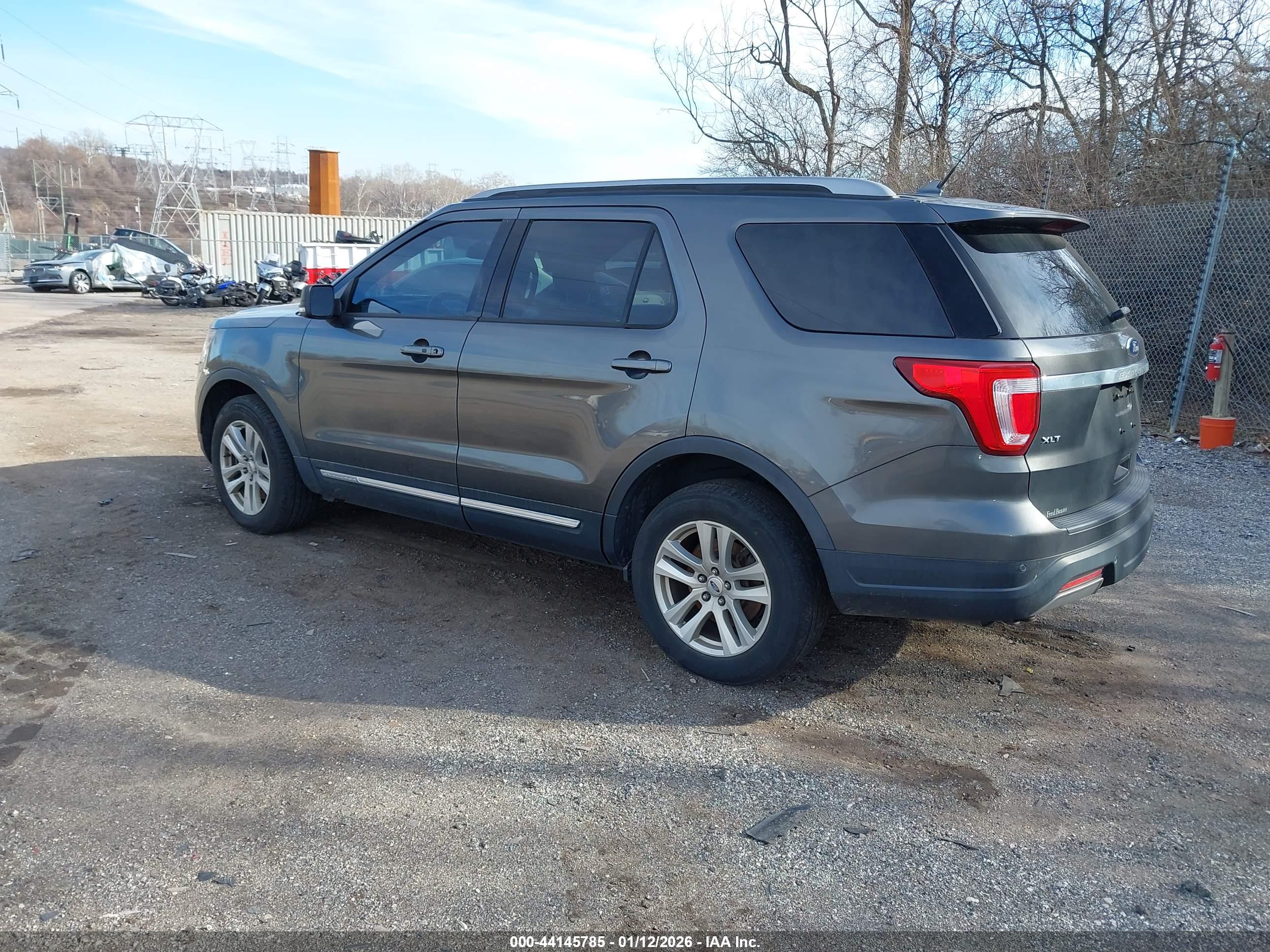 FORD EXPLORER image 3