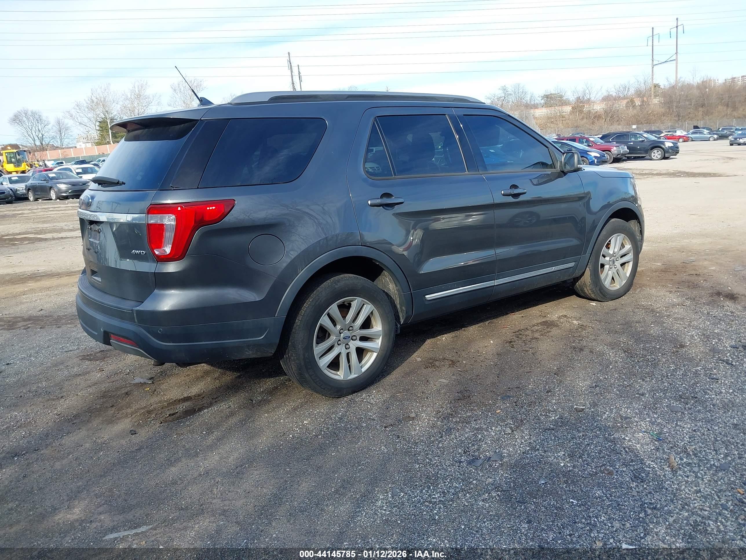 FORD EXPLORER image 4