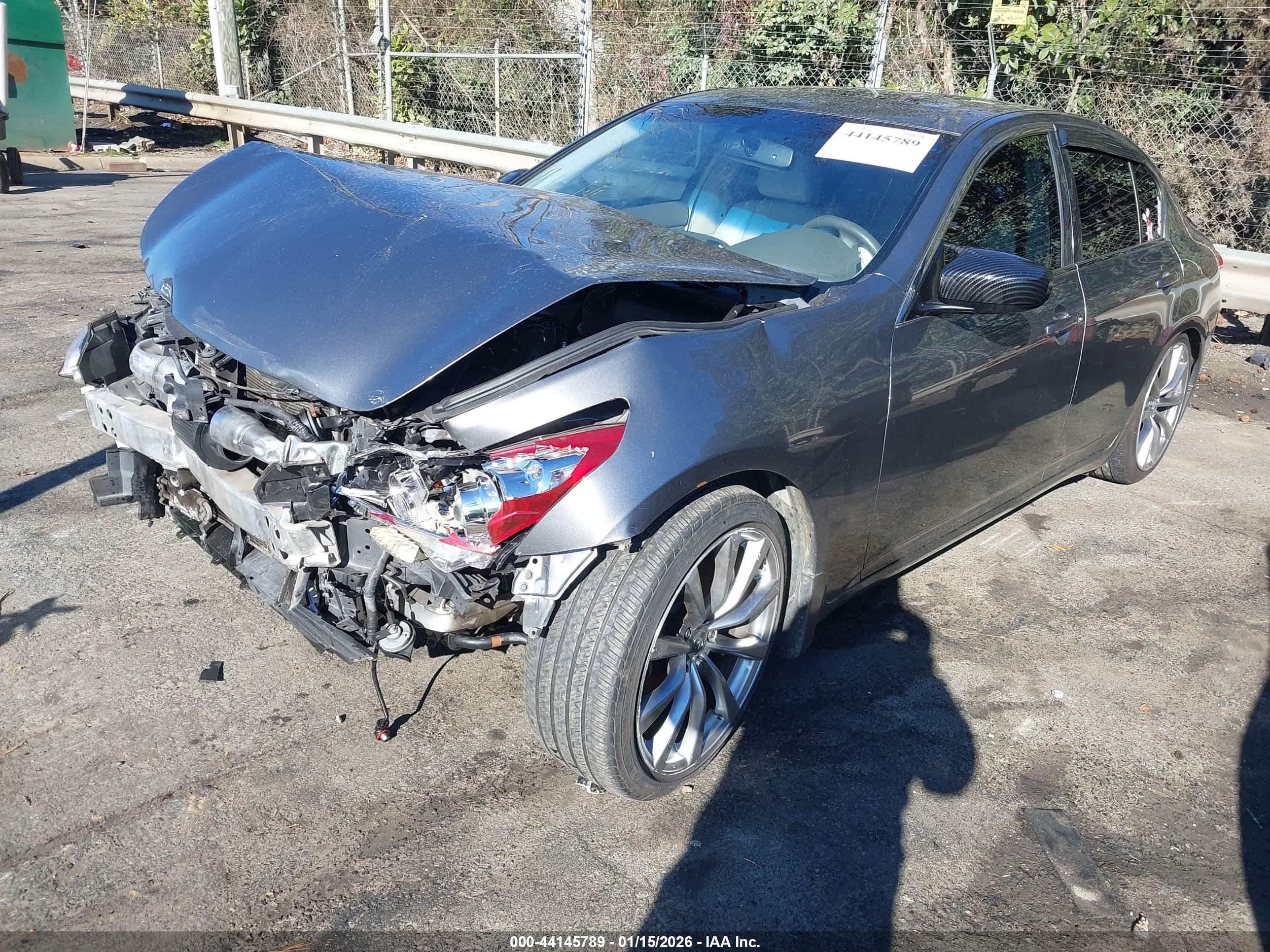INFINITI G37 image 2