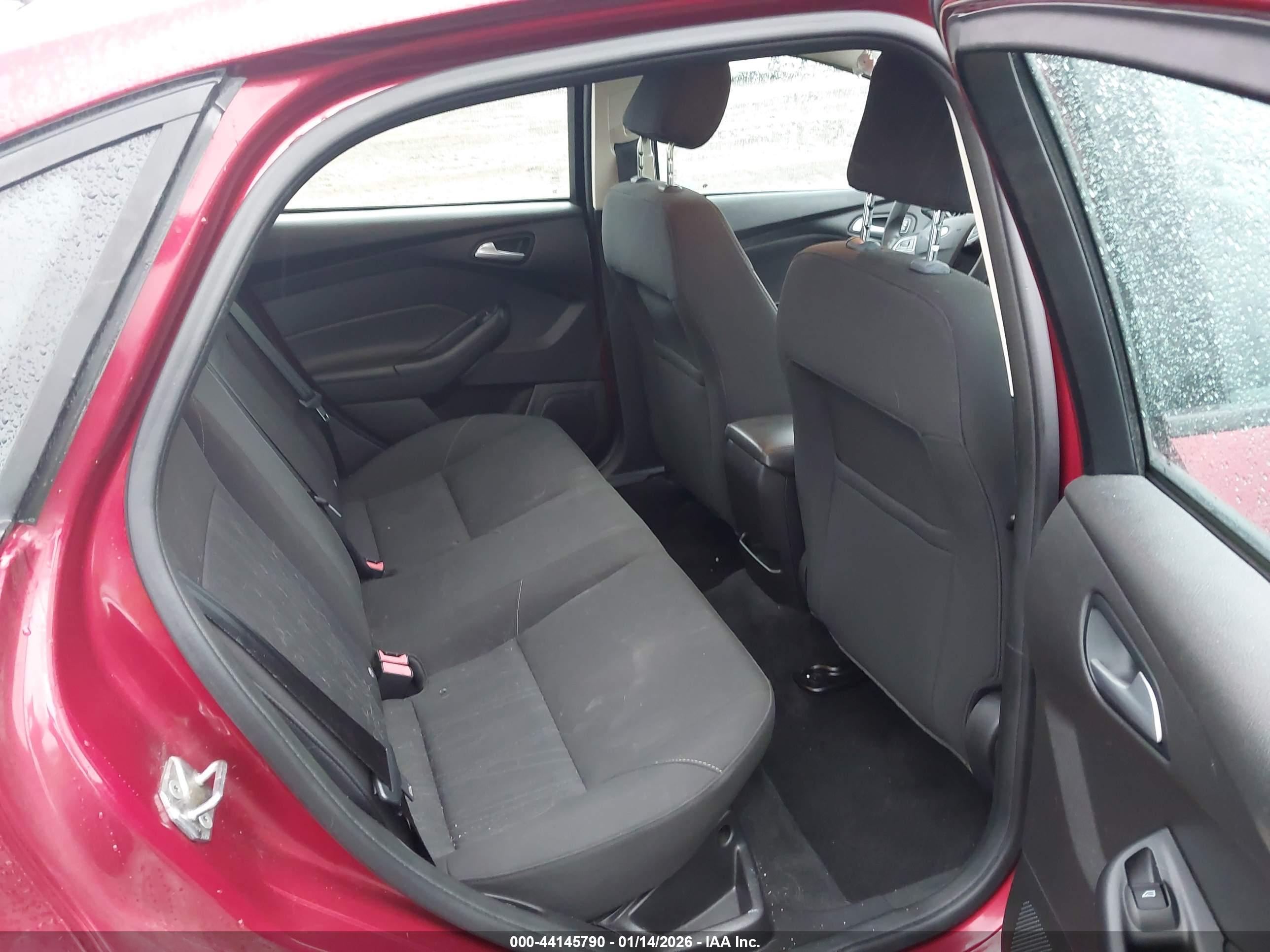 FORD FOCUS image 8