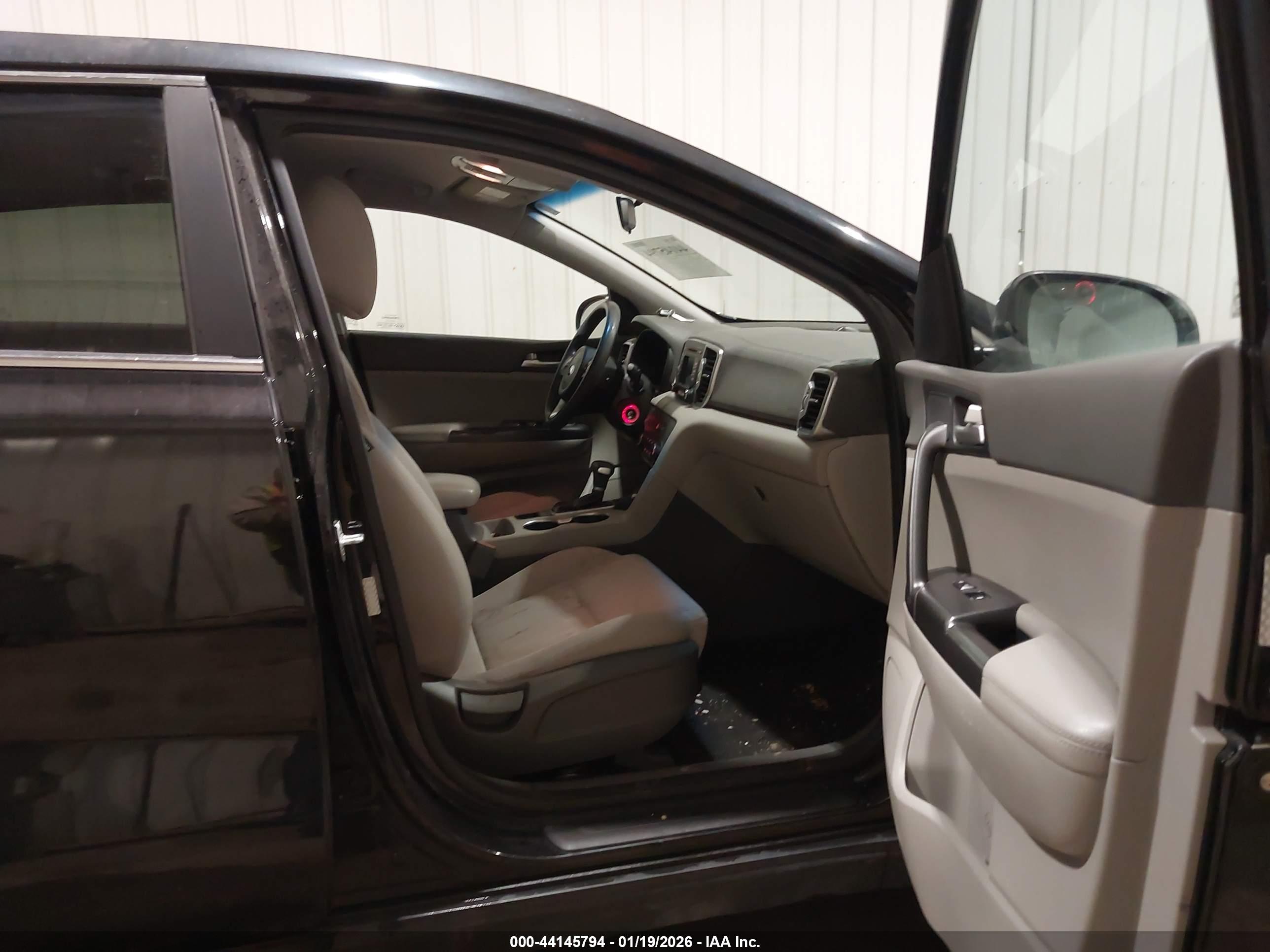 KIA SPORTAGE image 5