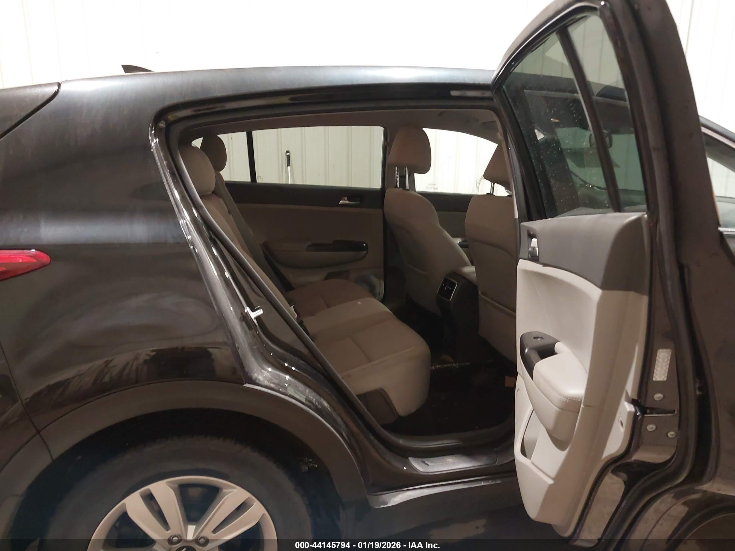 KIA SPORTAGE image 8