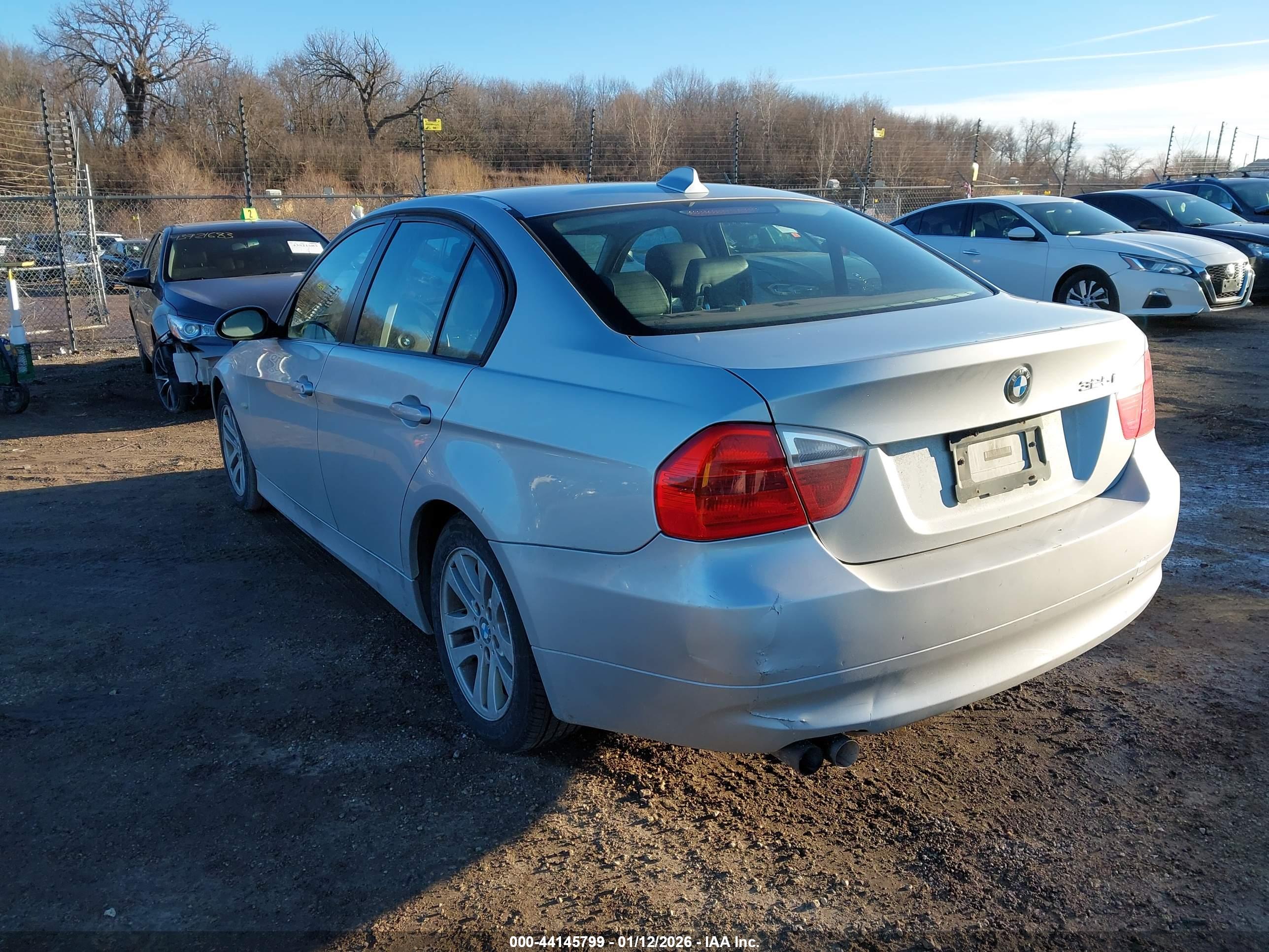 BMW 325I image 3