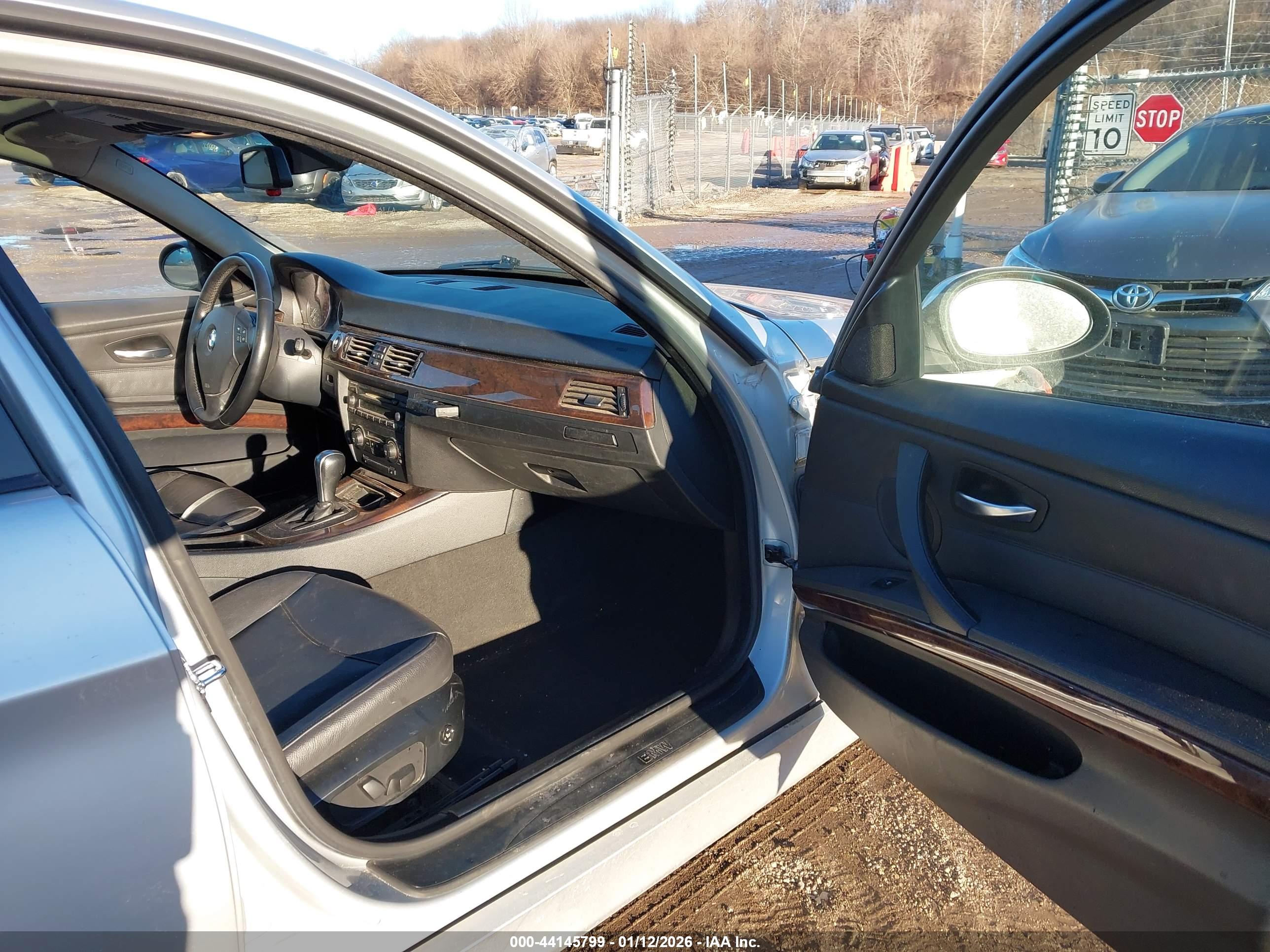 BMW 325I image 5