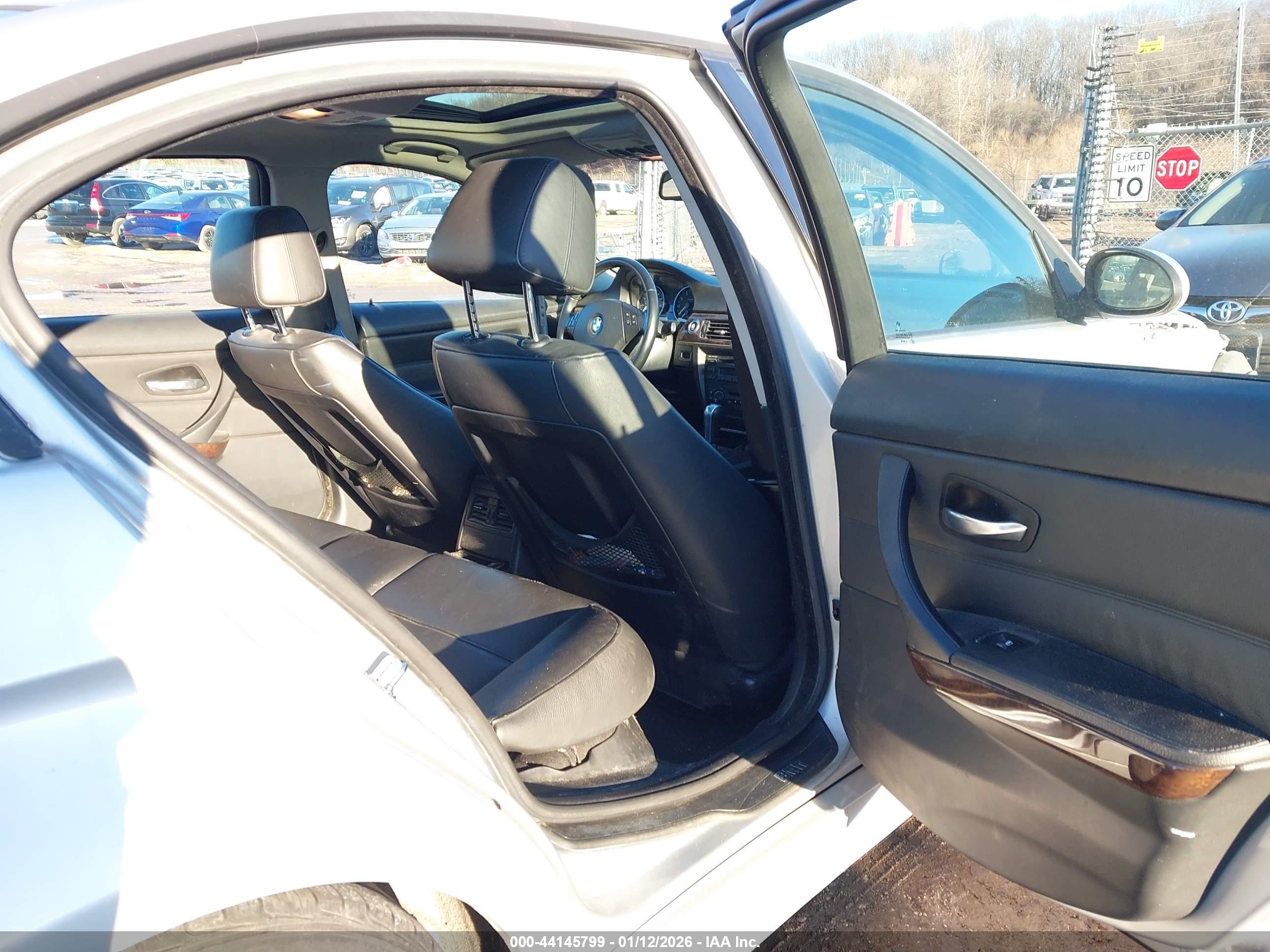 BMW 325I image 8