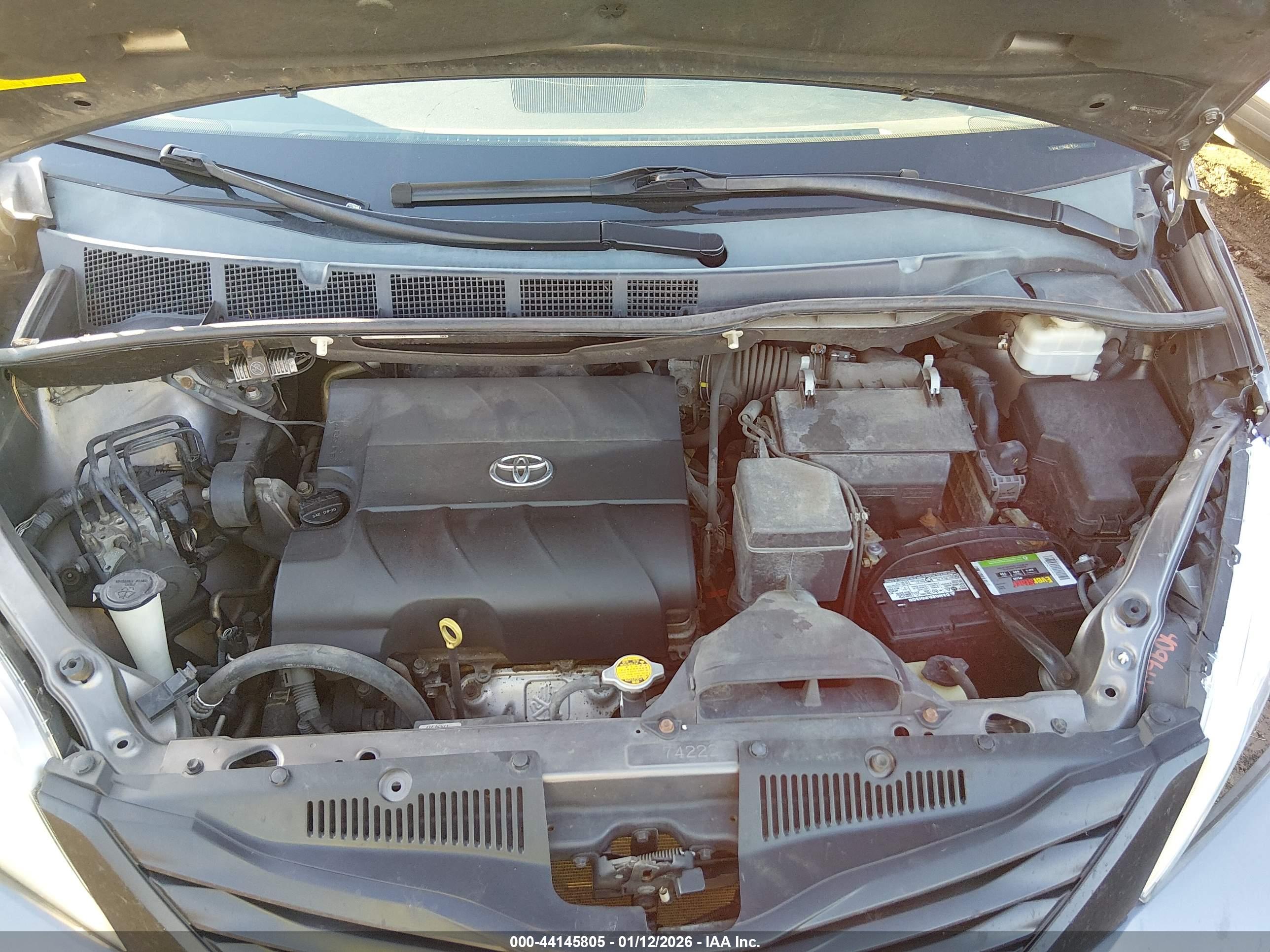 TOYOTA SIENNA image 10