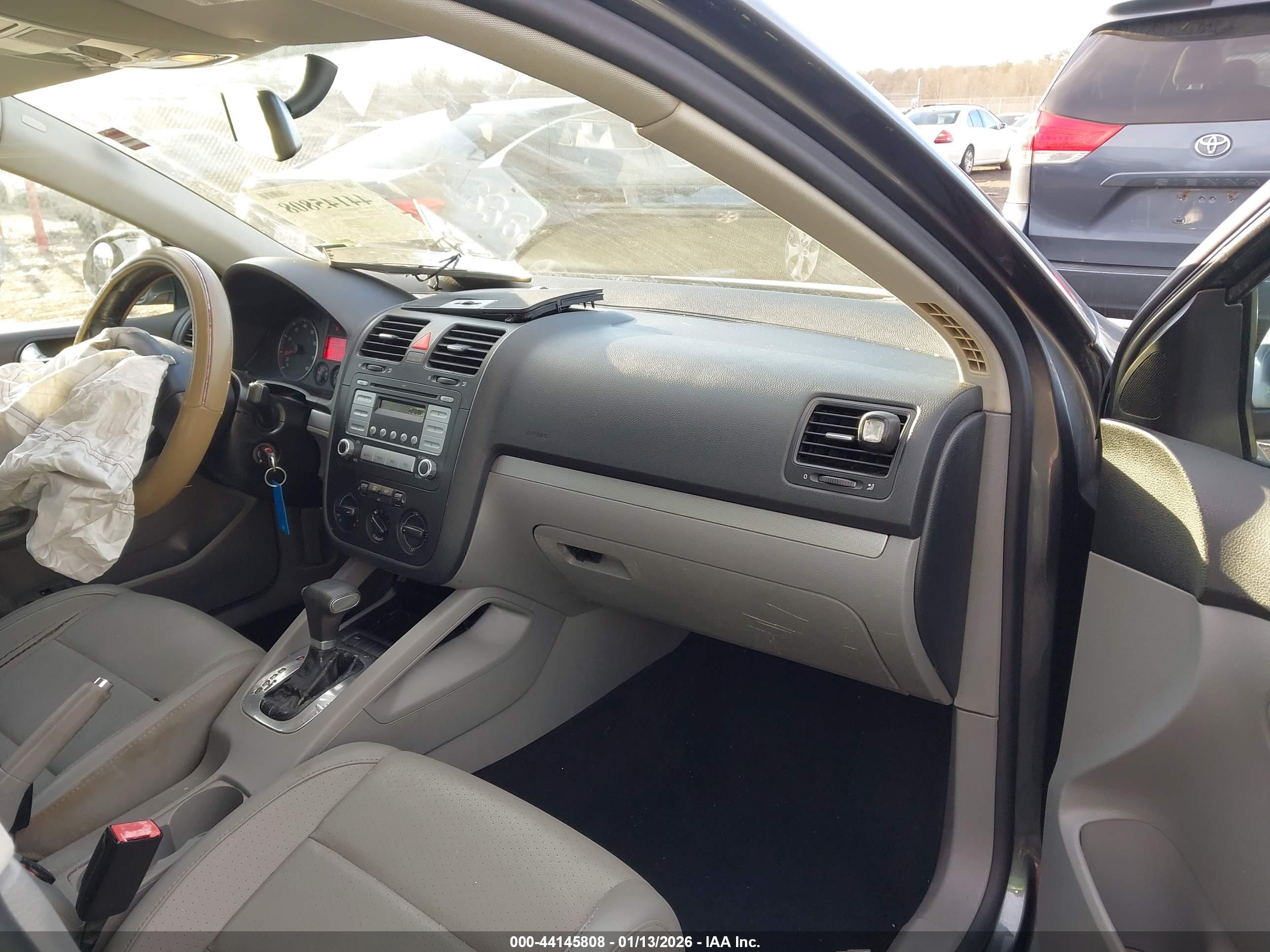 VOLKSWAGEN JETTA image 5