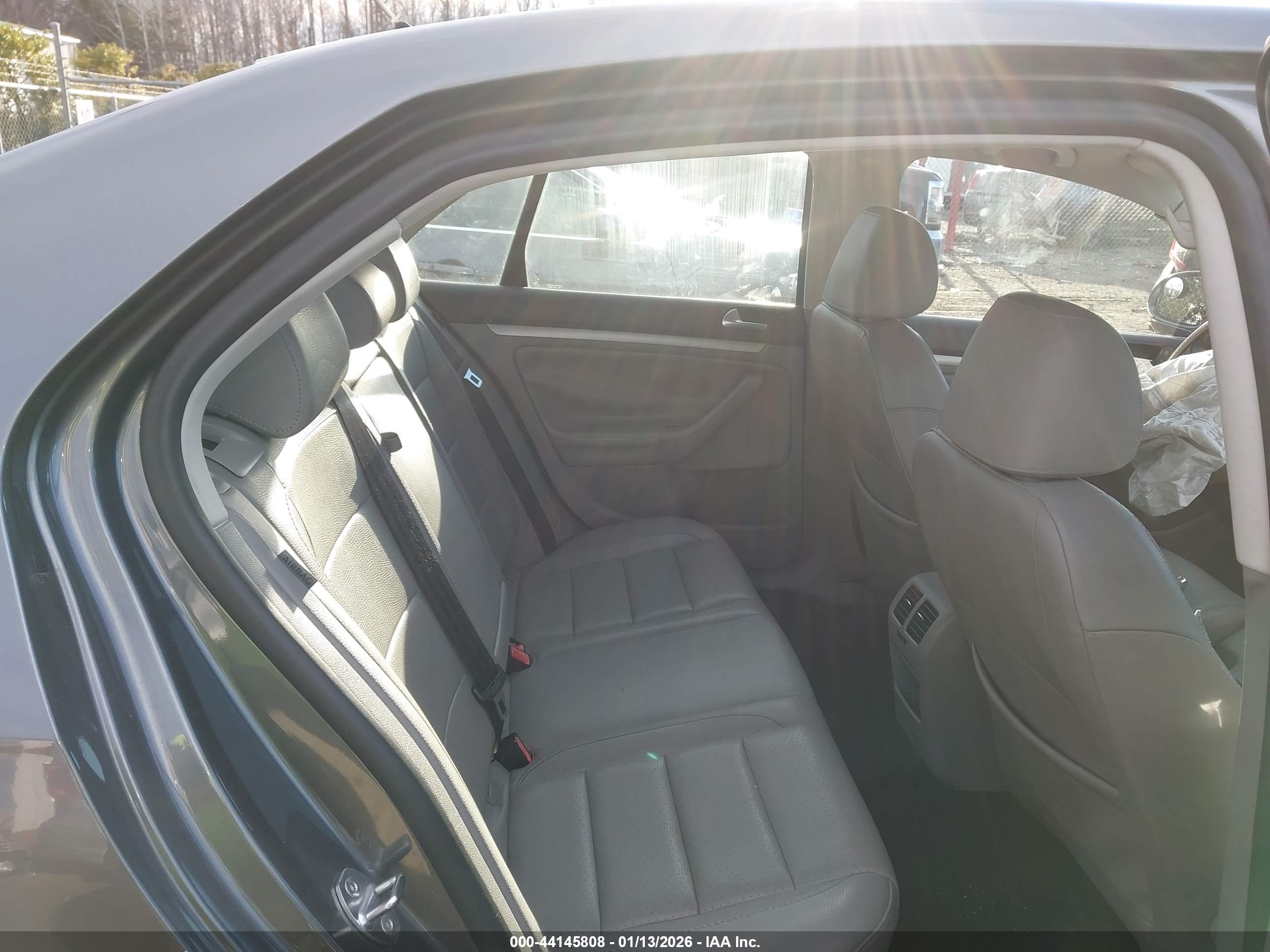 VOLKSWAGEN JETTA image 8