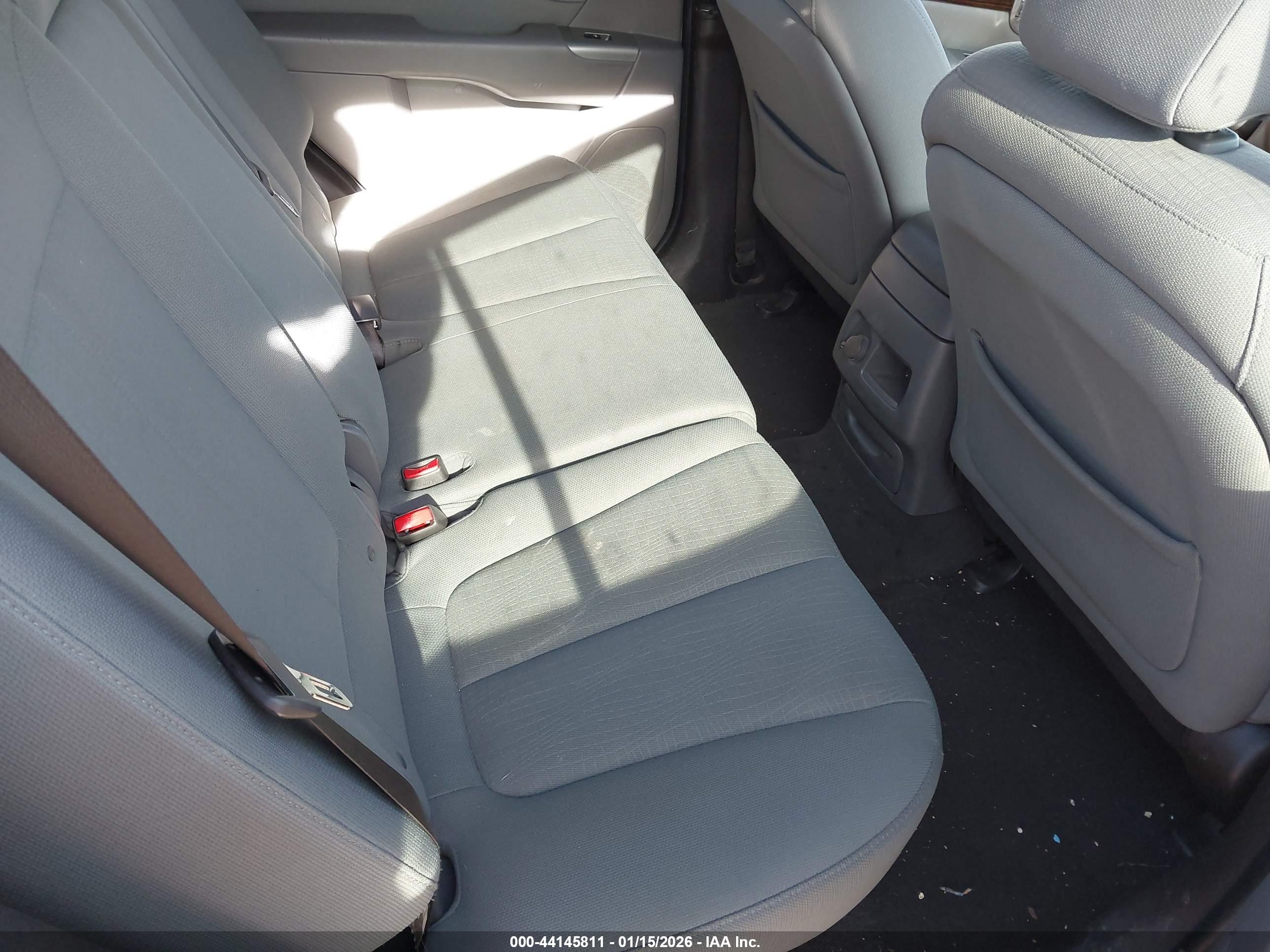 HYUNDAI SANTA image 8