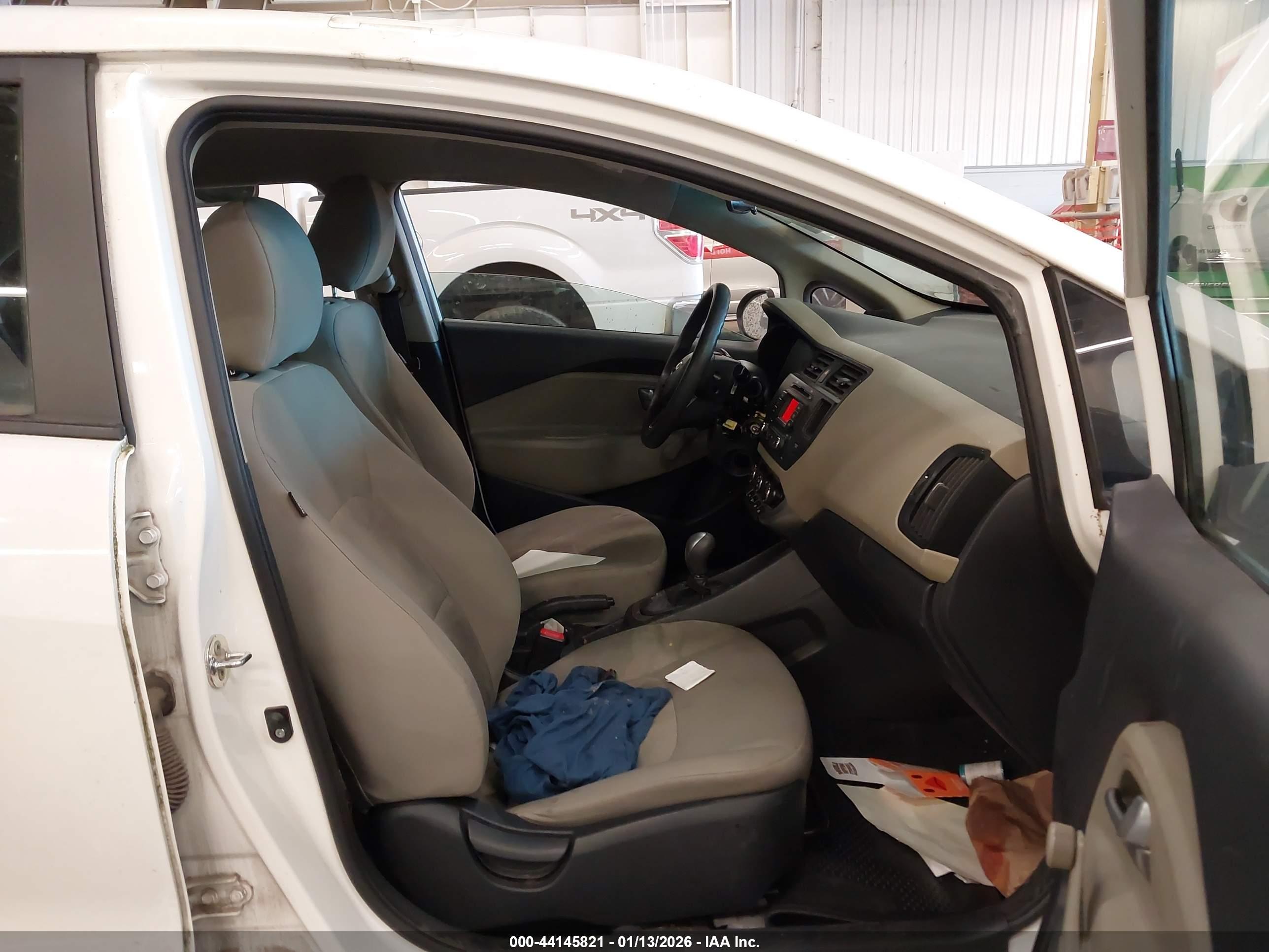 KIA RIO image 5