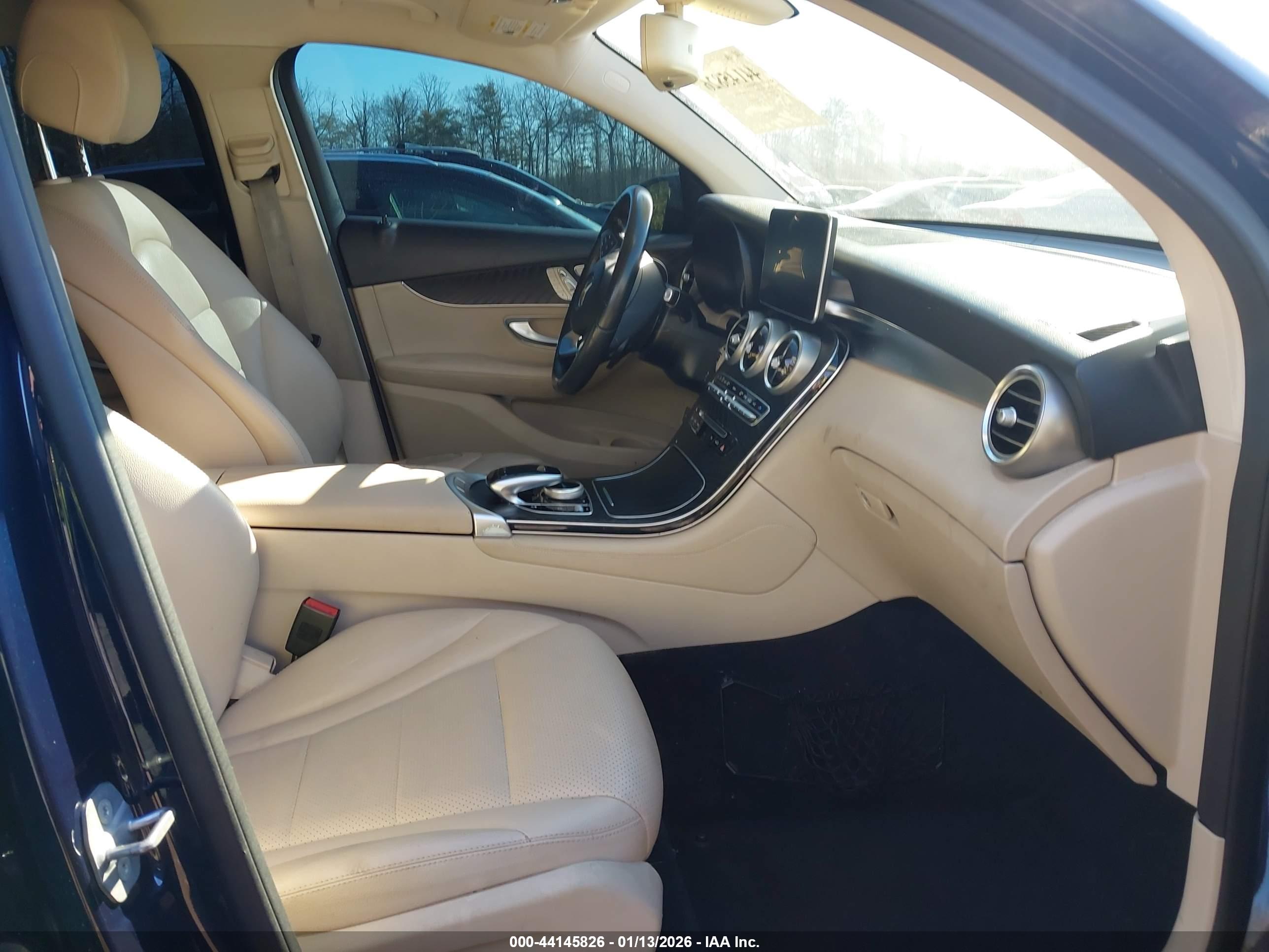 MERCEDES-BENZ GLC image 5
