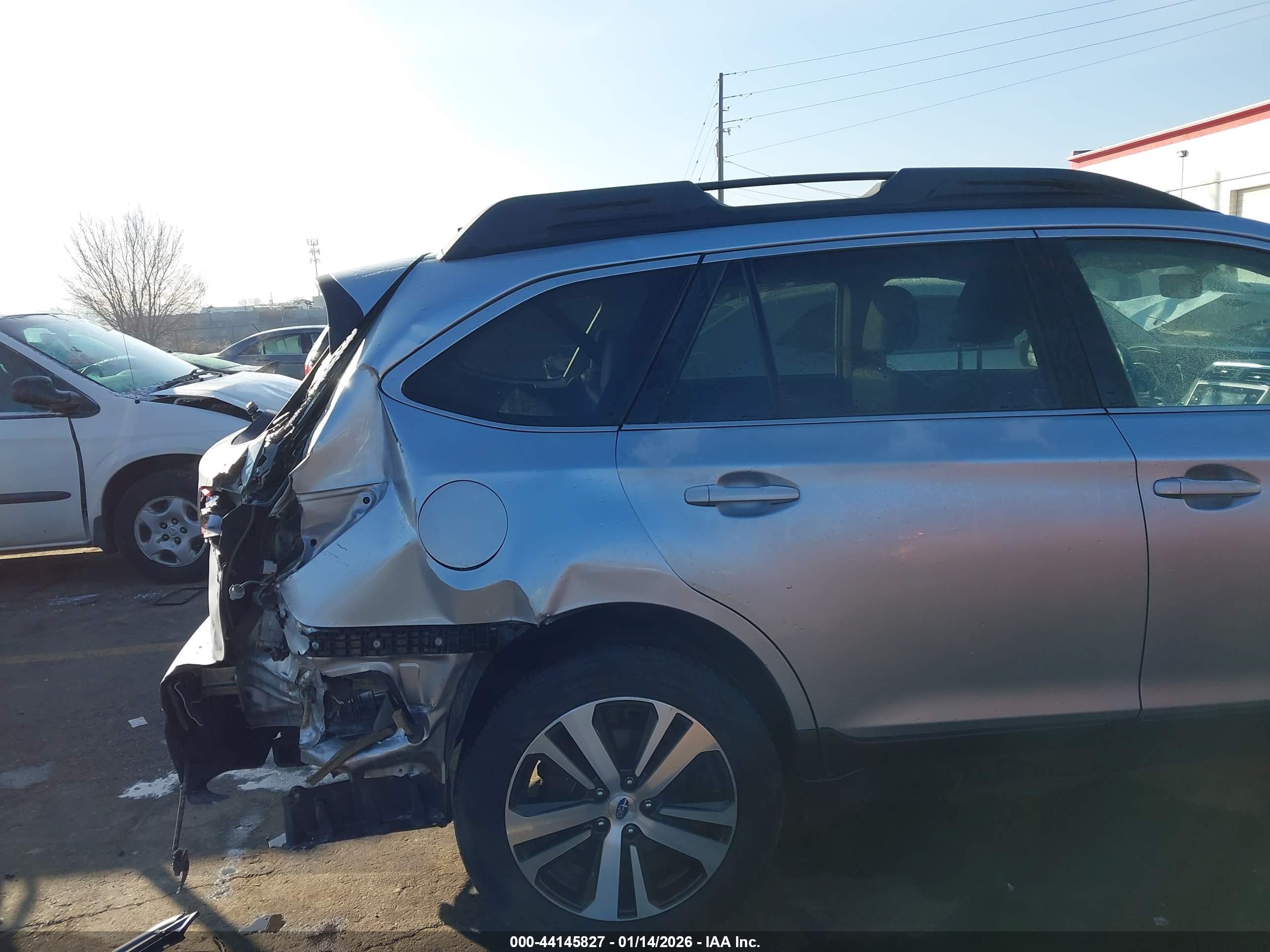 SUBARU OUTBACK image 6