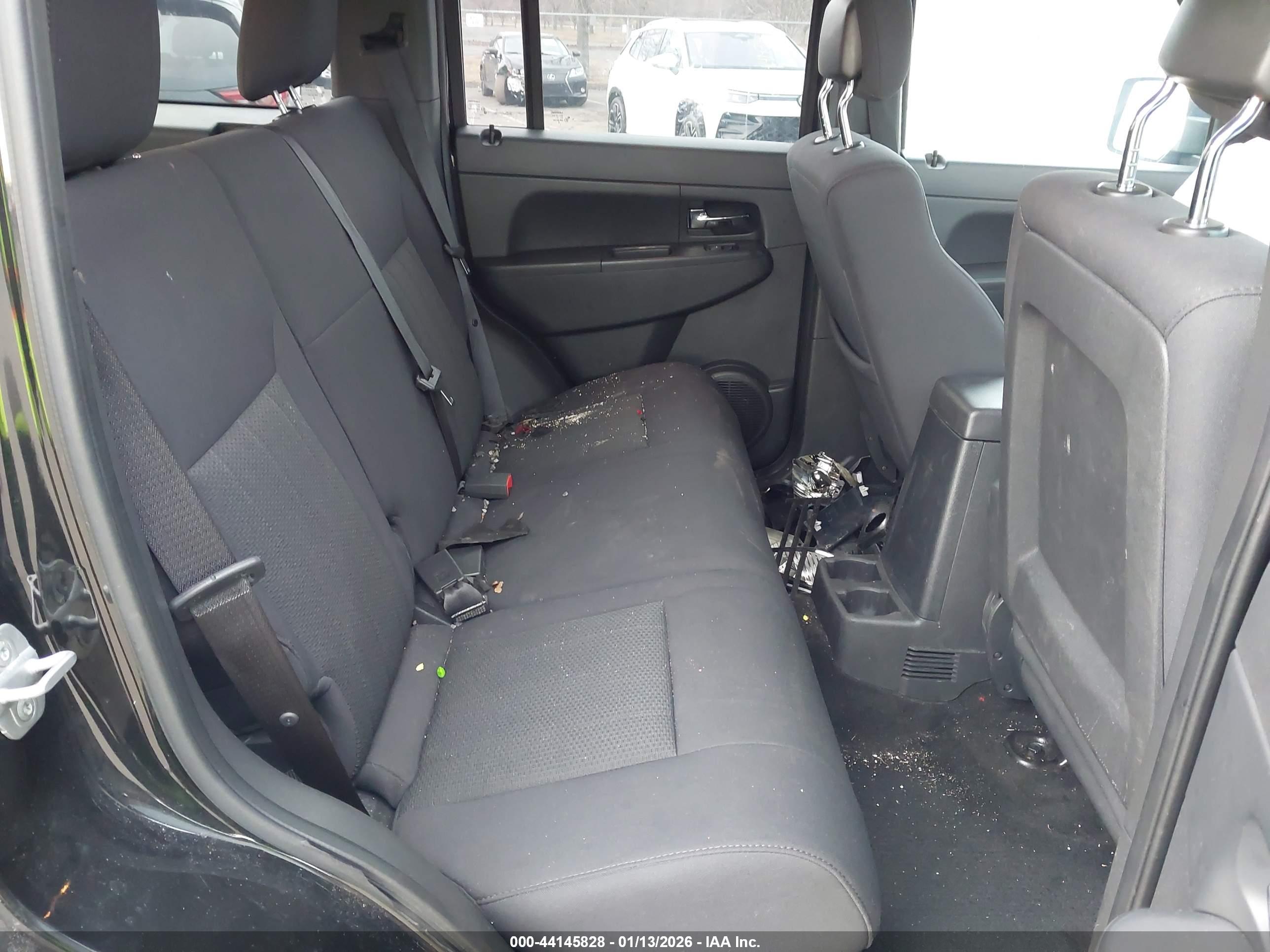 JEEP LIBERTY image 8
