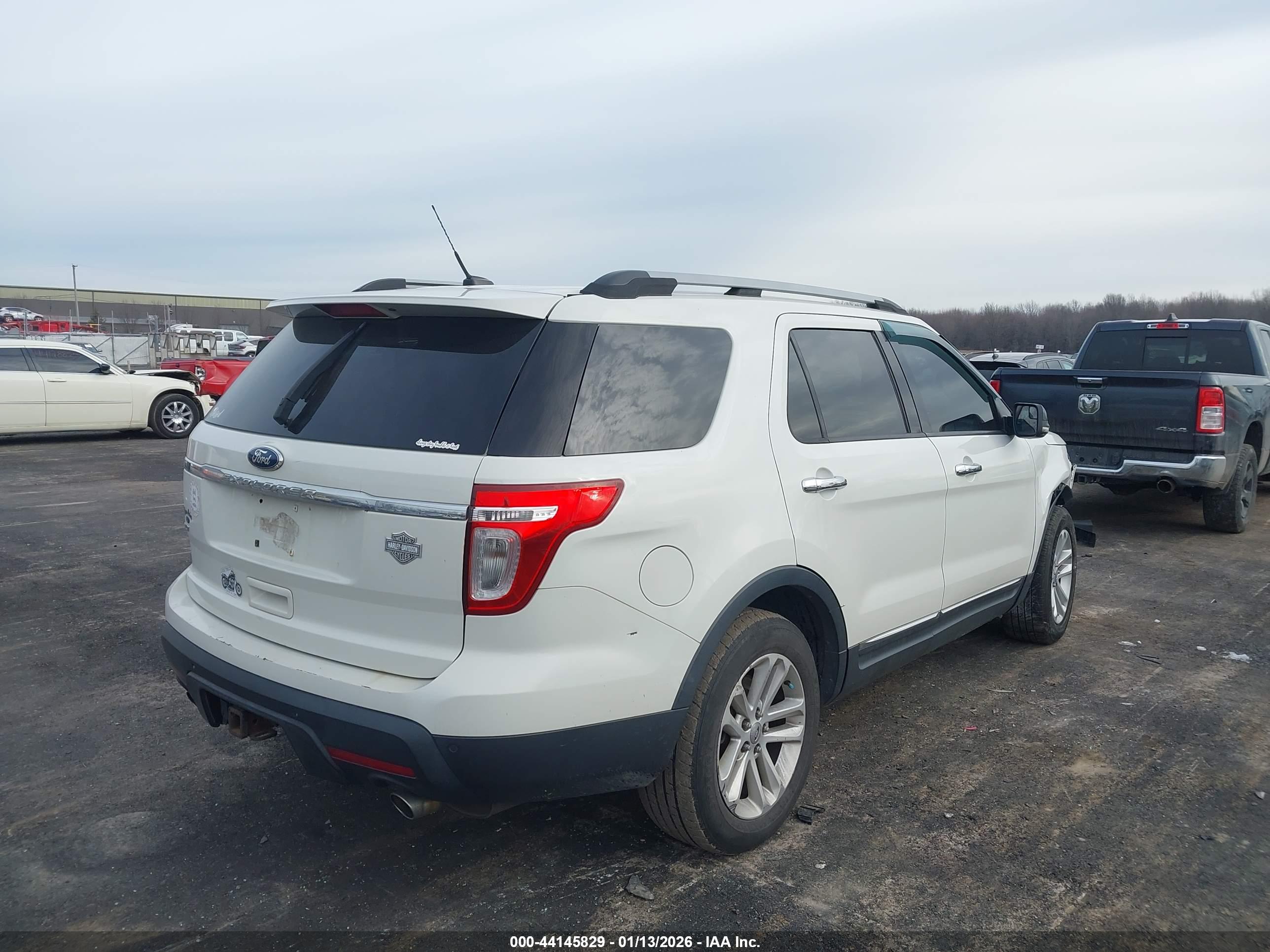 FORD EXPLORER image 4