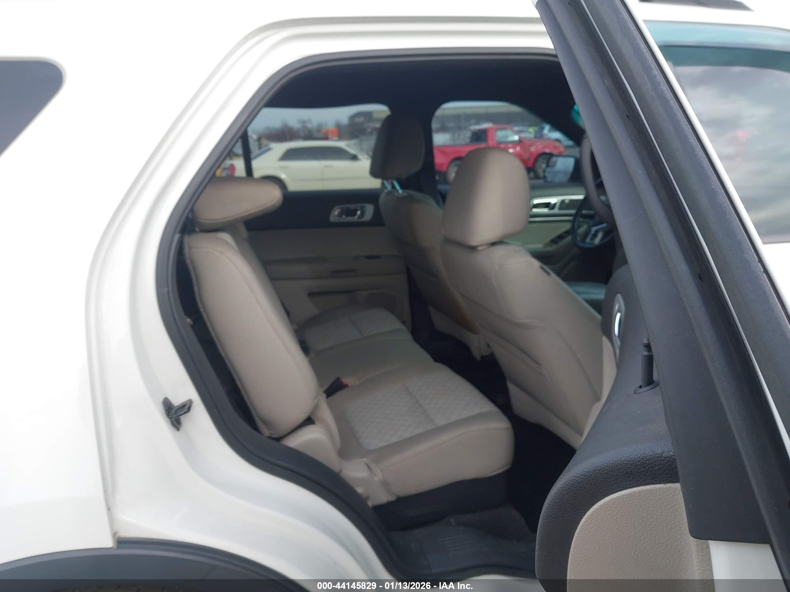 FORD EXPLORER image 8