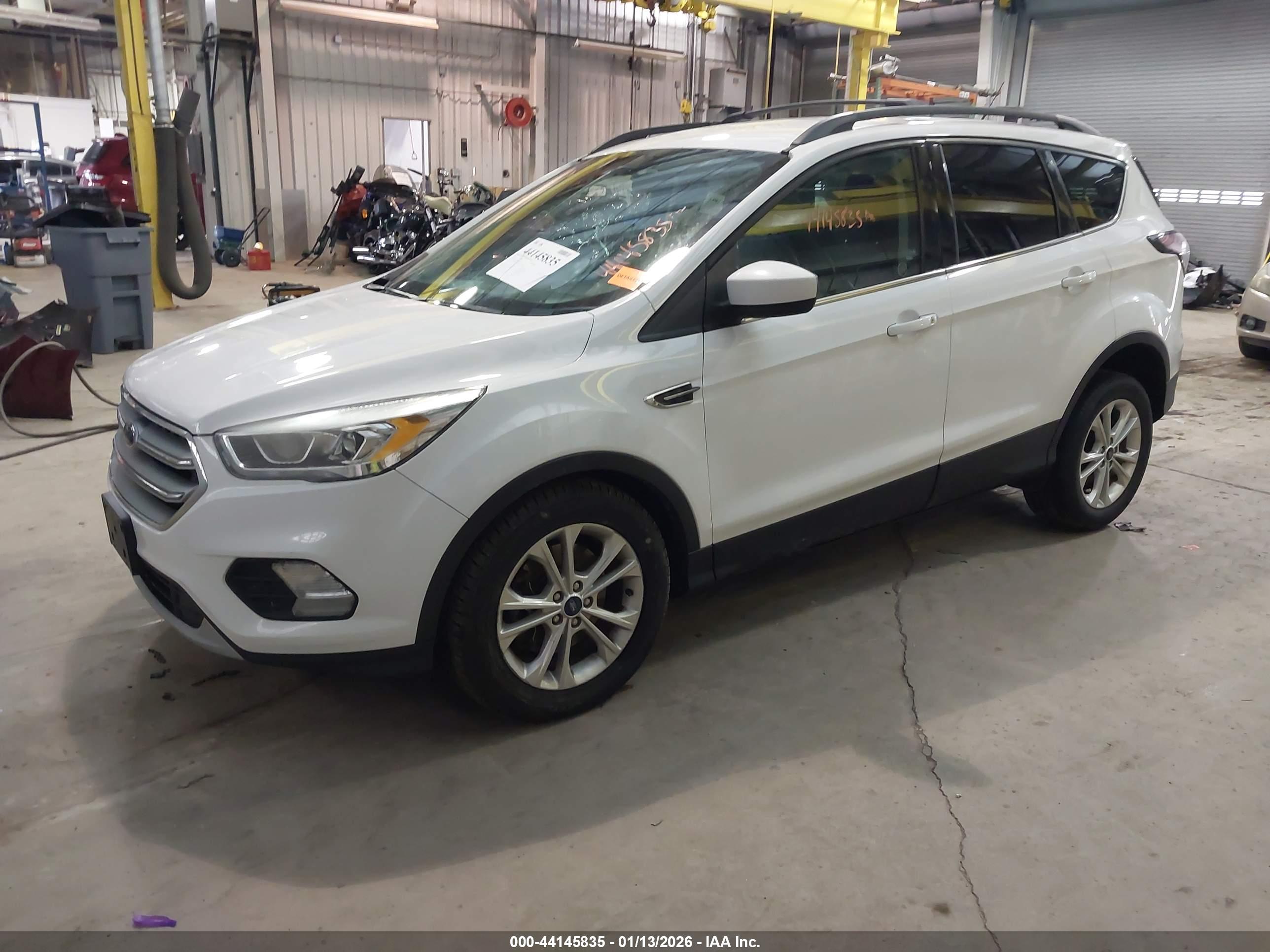 FORD ESCAPE image 2