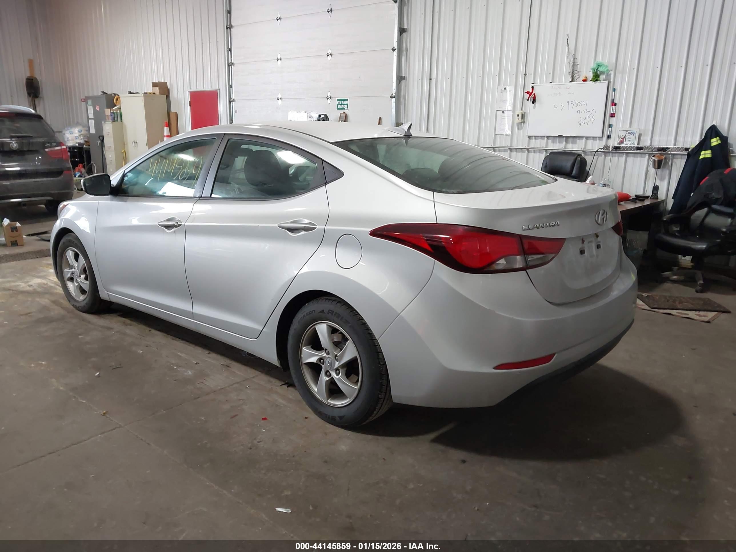 HYUNDAI ELANTRA image 3