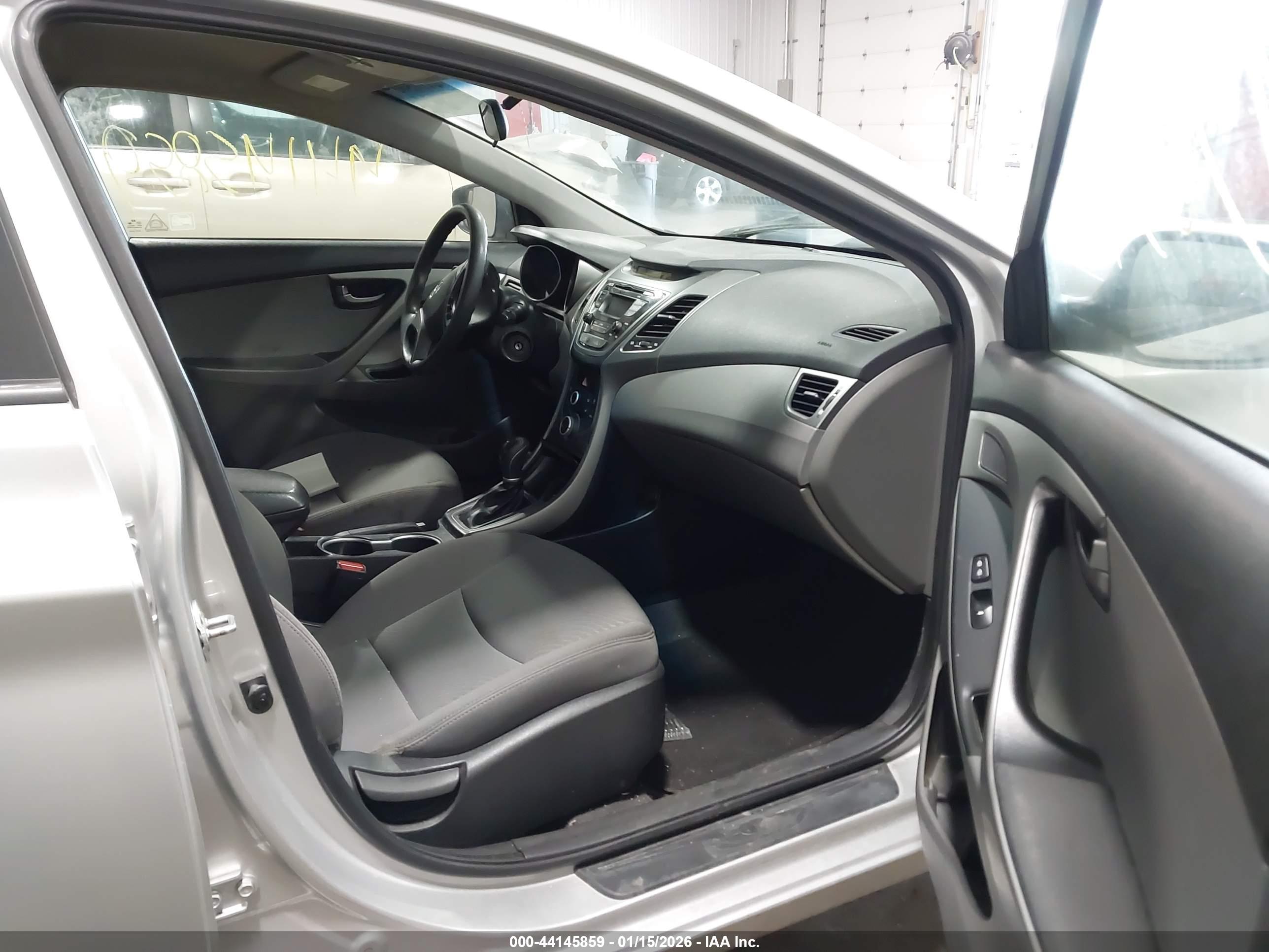 HYUNDAI ELANTRA image 5