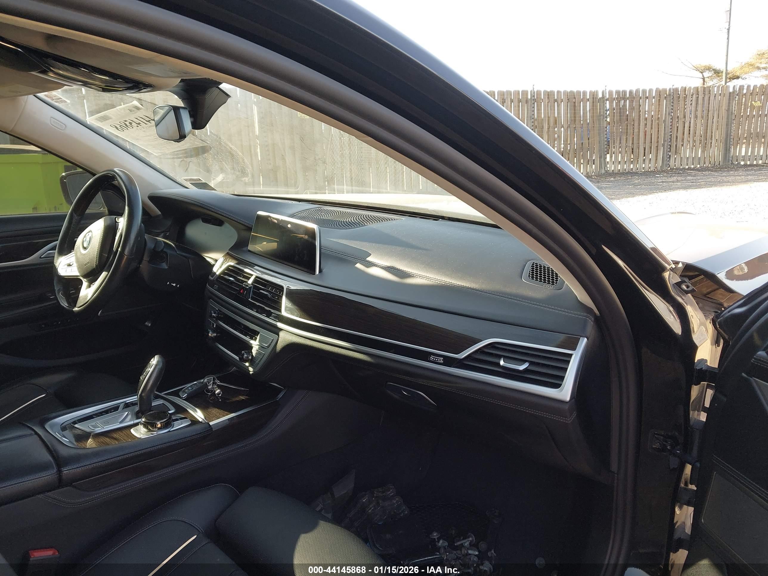 BMW 750I image 5
