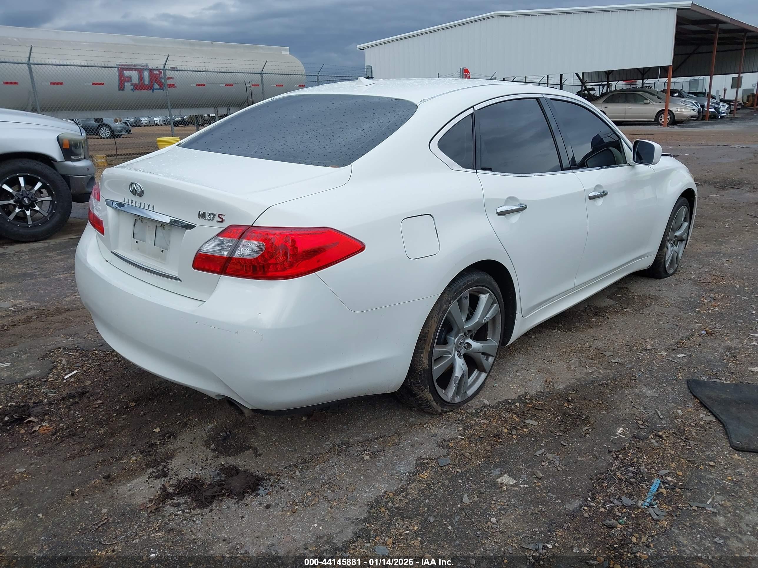 INFINITI M37 image 4