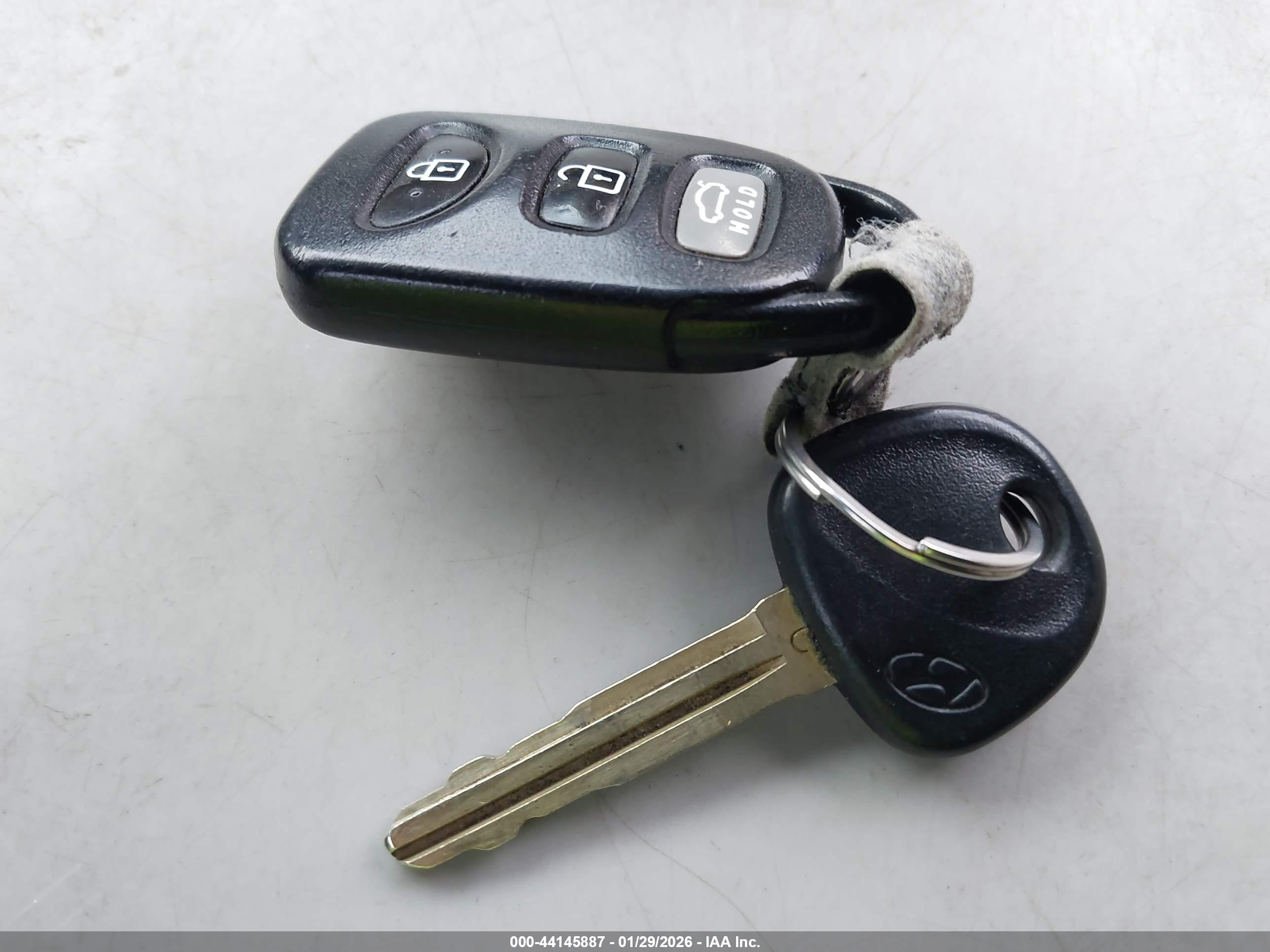 HYUNDAI ELANTRA image 11