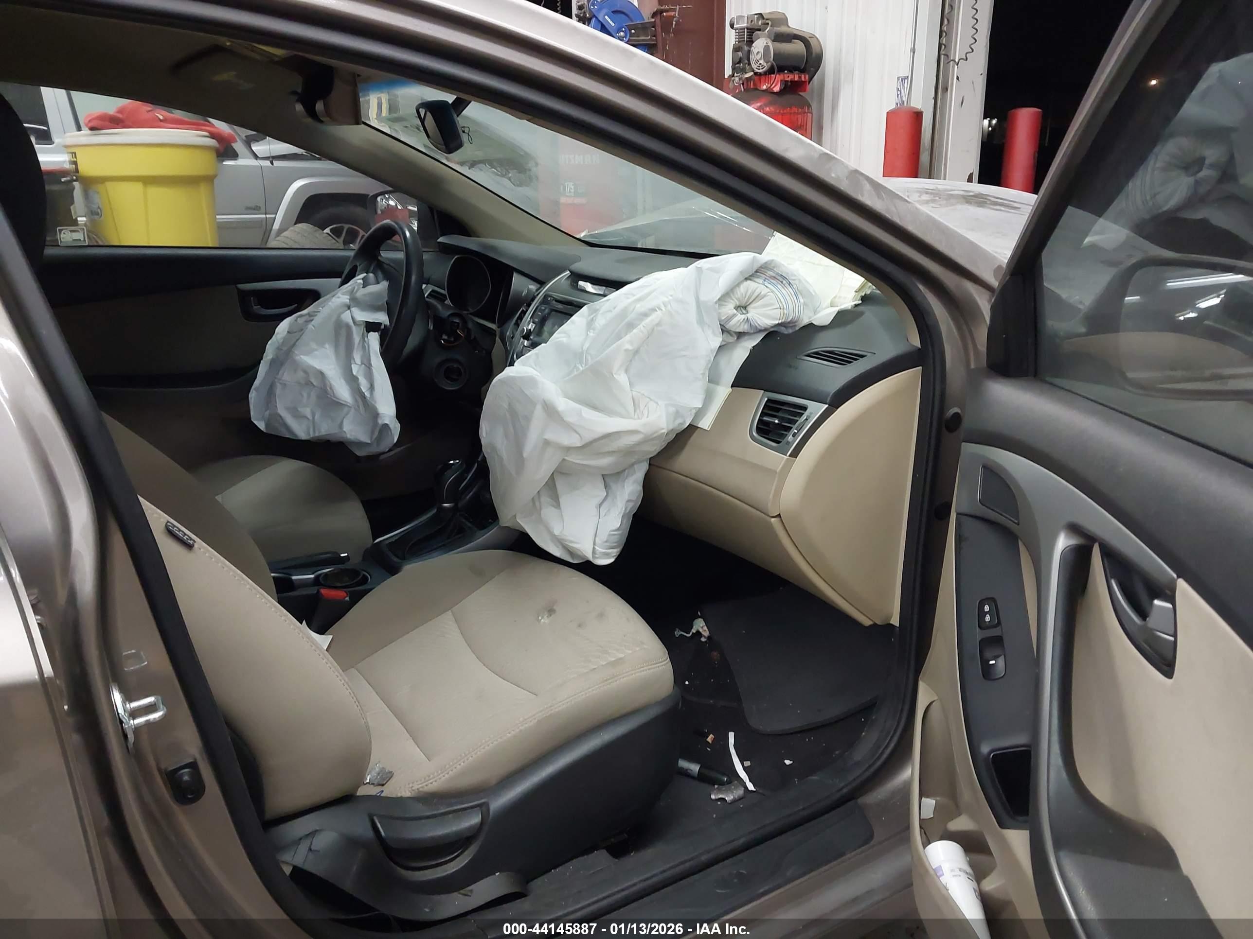 HYUNDAI ELANTRA image 5