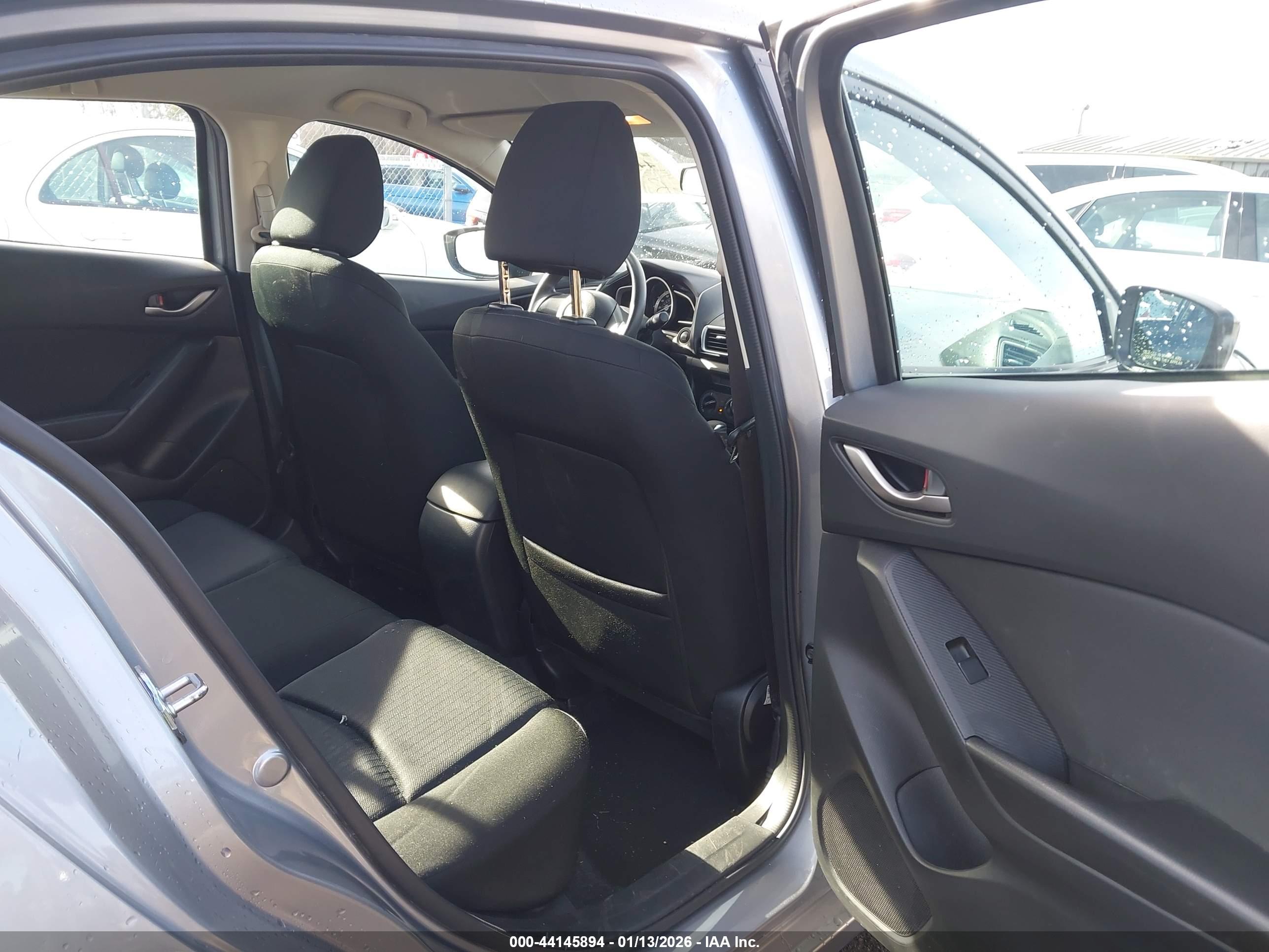 MAZDA MAZDA3 image 8