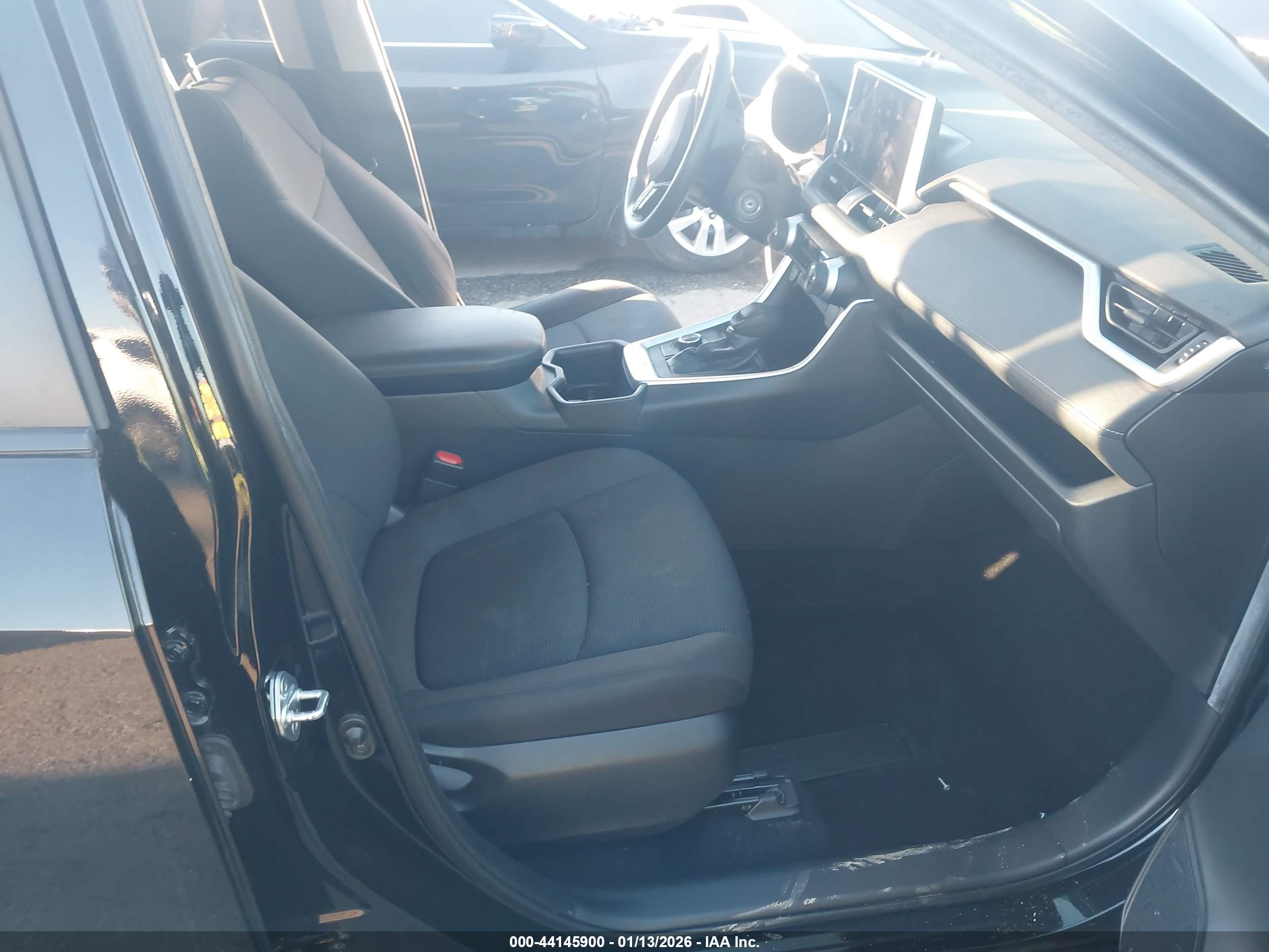 TOYOTA RAV4 image 5
