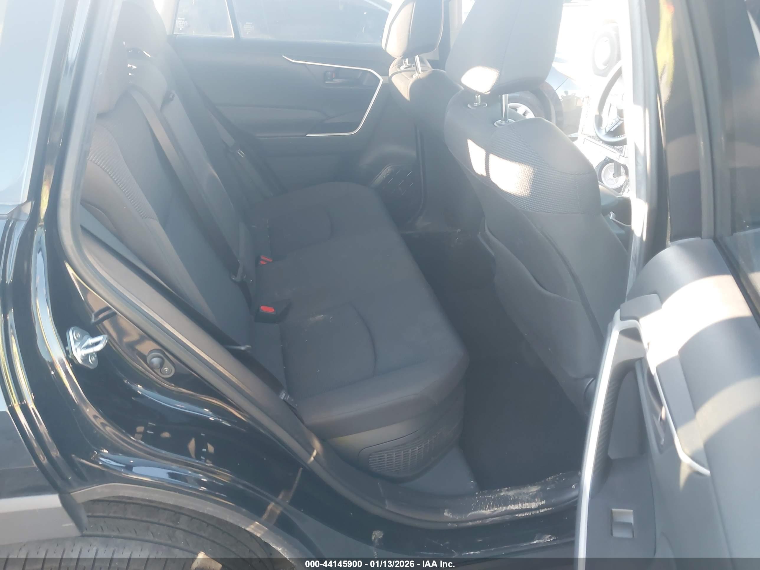 TOYOTA RAV4 image 8